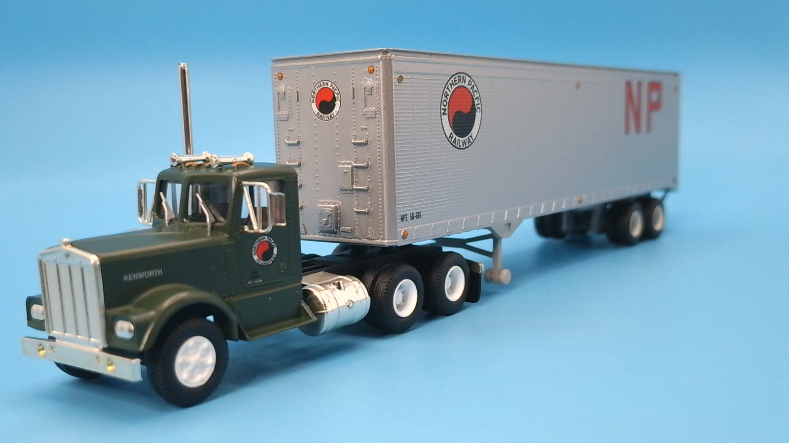 Athearn 91938 HO Northern Pacific K Tractor 40\' Trailer NP RTR Limited Edition Athearn 91938 HO Northern Pacific K Tractor 40\' Trailer NP RTR Limited Edition