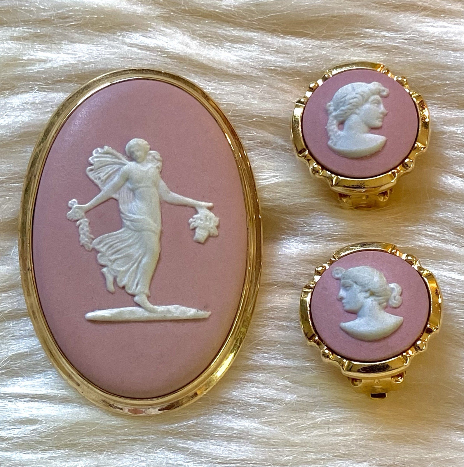 RARE Wedgwood Pink Jasperware Gold Plated Cameo Brooch & Clip-On Earring Set