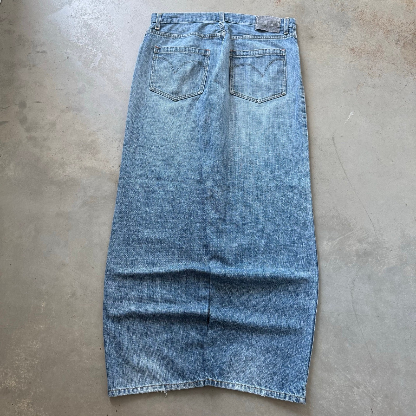 Vintage Y2K Levi’s SilverTab Baggy Fit Classic Retro Faded Wash Jeans Size 34x32 Vintage Y2K Levi’s SilverTab Baggy Fit Classic Retro Faded Wash Jeans Size 34x32