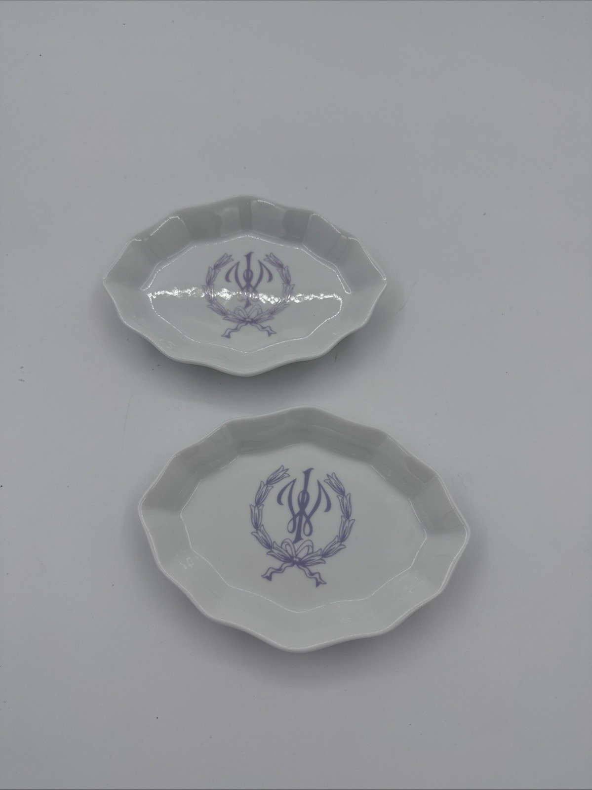 Colonial Williamsburg Vintage Scalloped Trinket Dishes Set Of 2 Colonial Williamsburg Vintage Scalloped Trinket Dishes Set Of 2