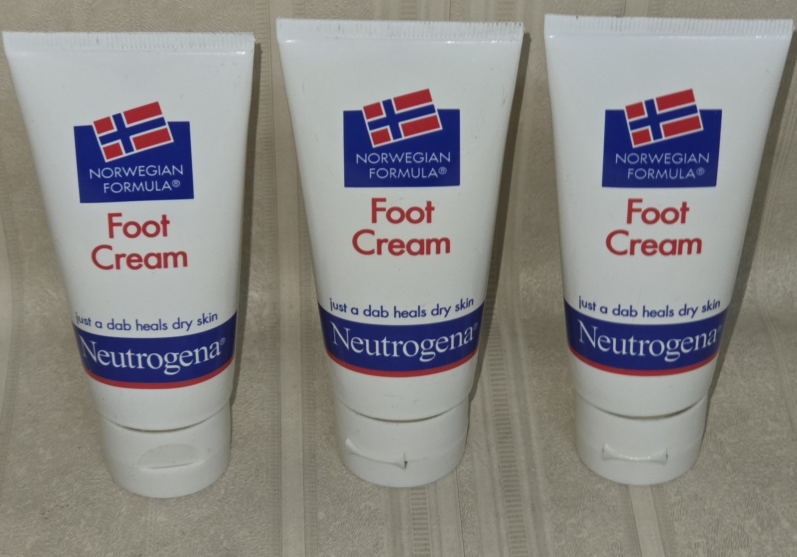 Neutrogena Foot Cream Norwegian Formula Just a dab heads dry skin 2 Oz Lot of 3 Neutrogena Foot Cream Norwegian Formula Just a dab heads dry skin 2 Oz Lot of 3