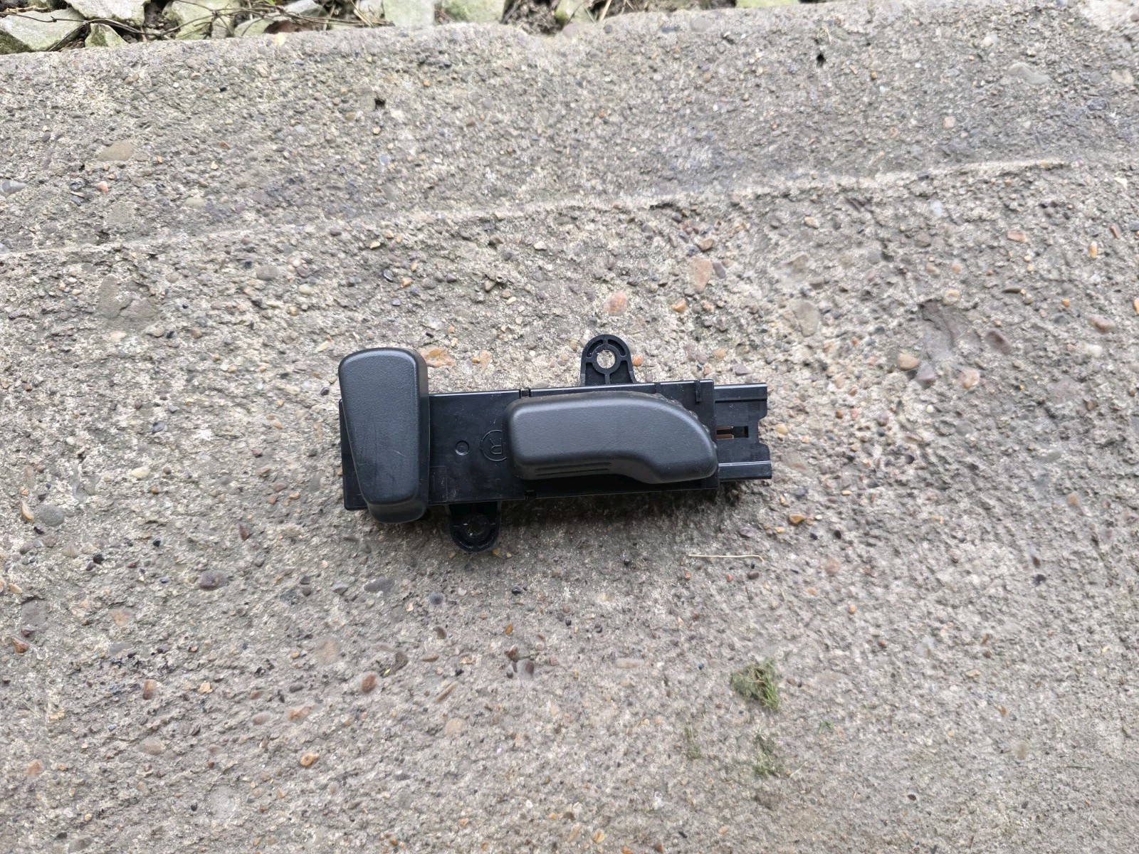2015-2019 SUBARU OUTBACK FRONT RIGHT SEAT CONTROL SWITCH OEM 2015-2019 SUBARU OUTBACK FRONT RIGHT SEAT CONTROL SWITCH OEM