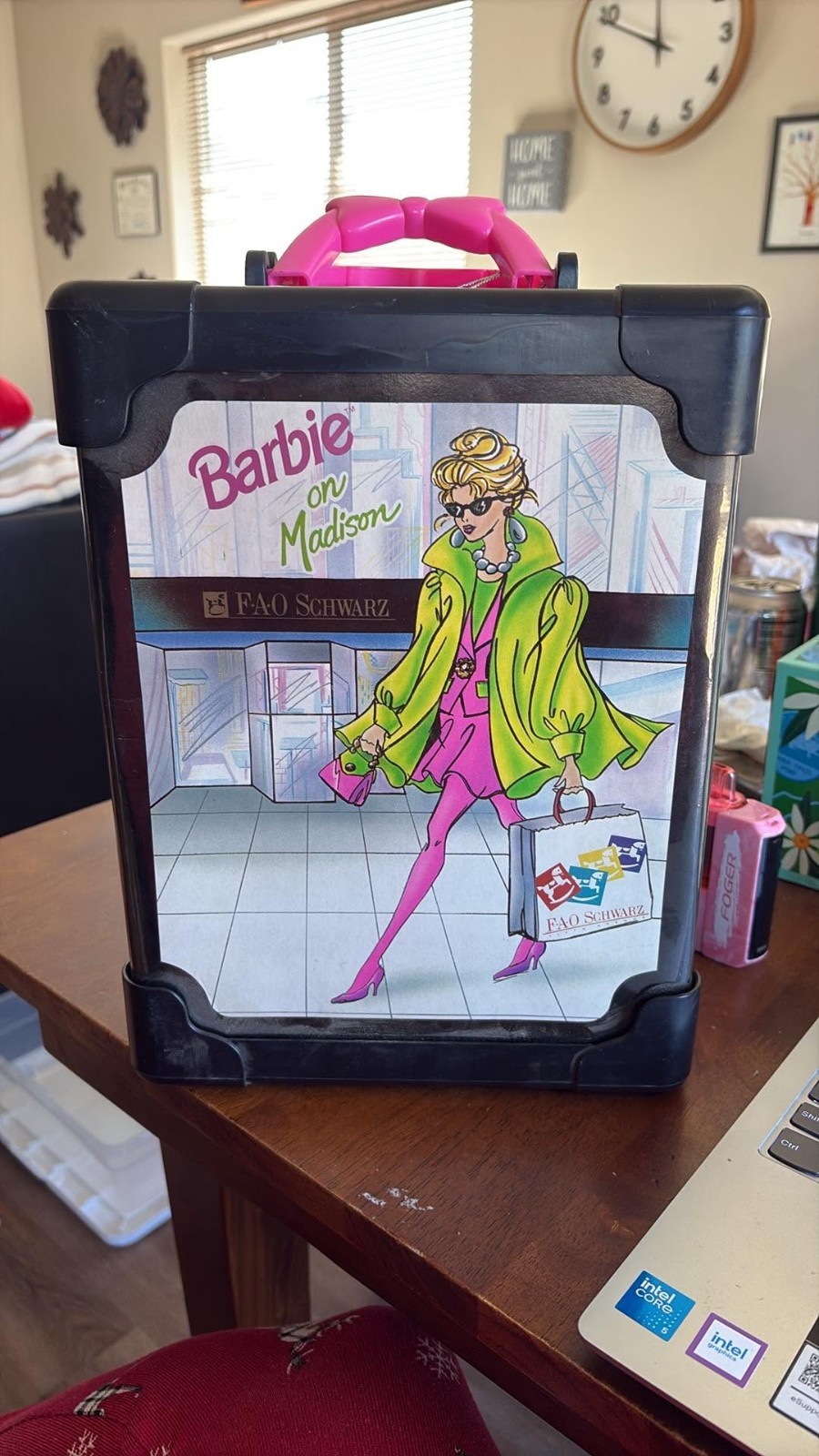 Mattel Barbie on Madison FAO SCHWARZ Wardrobe Case Mattel Barbie on Madison FAO SCHWARZ Wardrobe Case