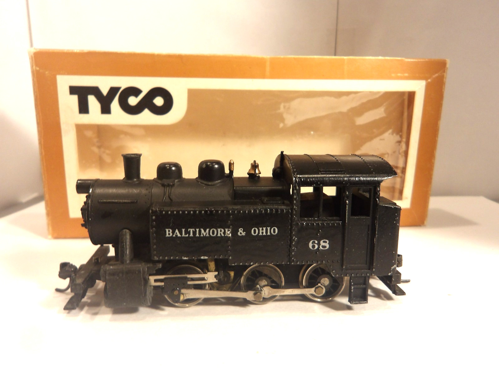 HO Tyco diecast B&O 0-6-0 Tank Switcher #68, runs well, jewels for lights, KD\' s