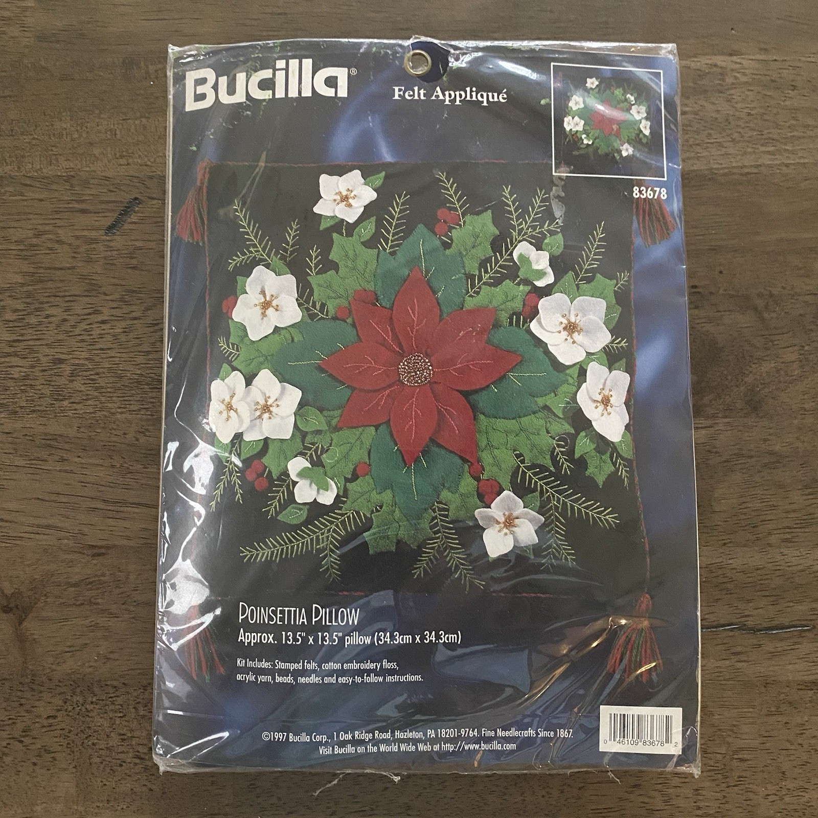 Vtg BUCILLA Felt Appliqué POINSETTIA PILLOW Kit #83678 from 1997 NEW in Pkg