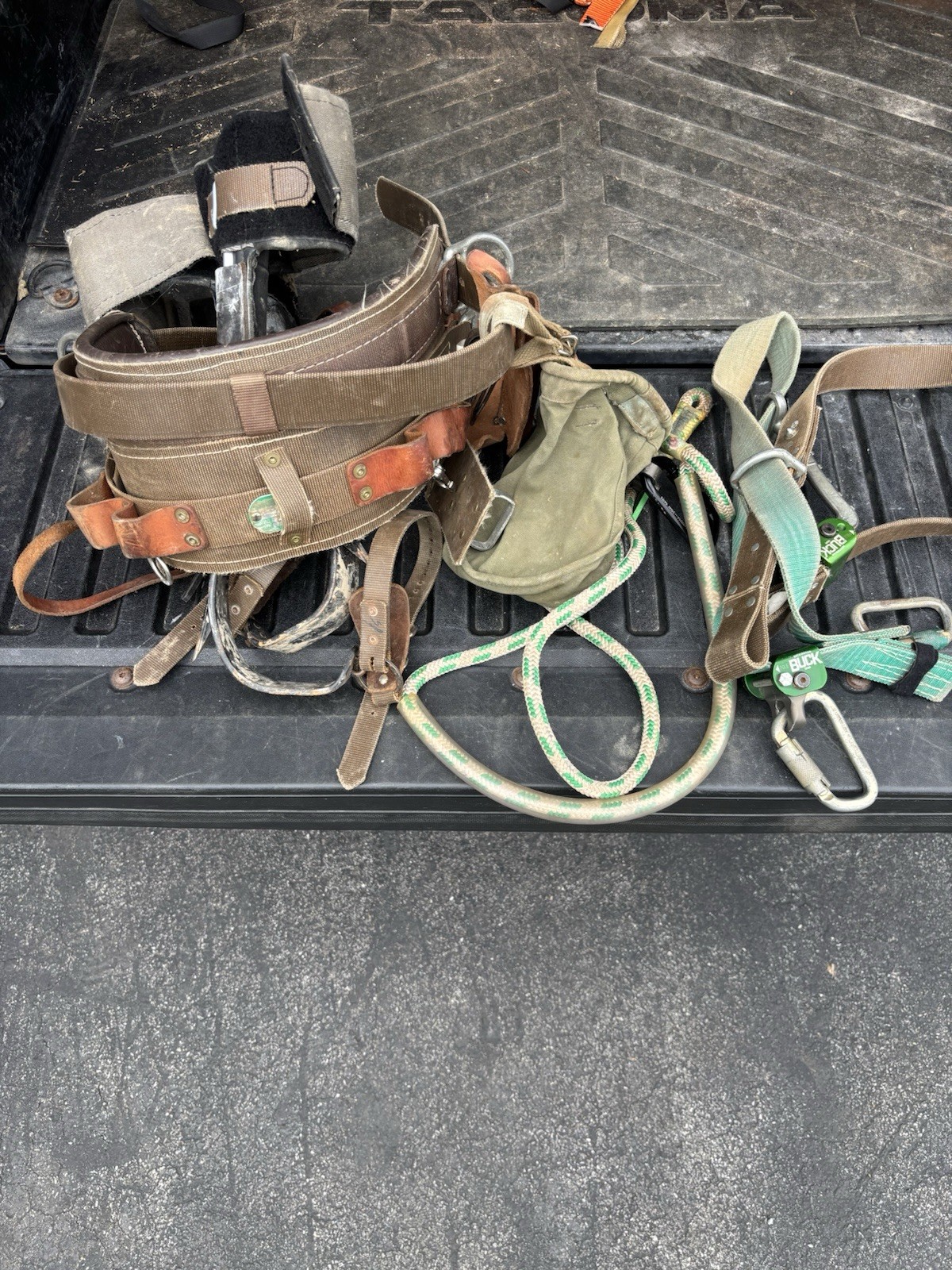 Buckingham Lineman Climbing Gear Lot (size 24 Belt Bucksqueeze Secondary Hooks Buckingham Lineman Climbing Gear Lot (size 24 Belt Bucksqueeze Secondary Hooks