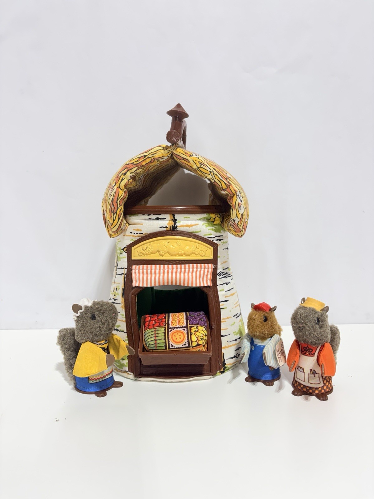 Vintage 1979/1980 Fisher Price Woodsey Squirrel Family Log House Store W/ Family