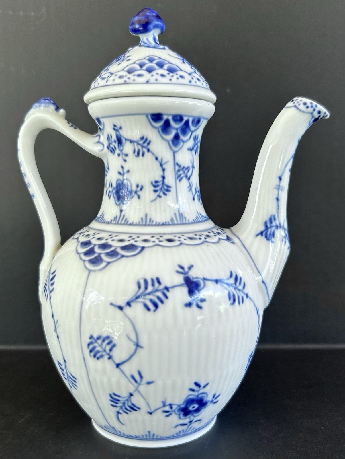 Royal Copenhagen Blue Fluted Half Lace Coffee Pot #518 Hand Painted Denmark Royal Copenhagen Blue Fluted Half Lace Coffee Pot #518 Hand Painted Denmark