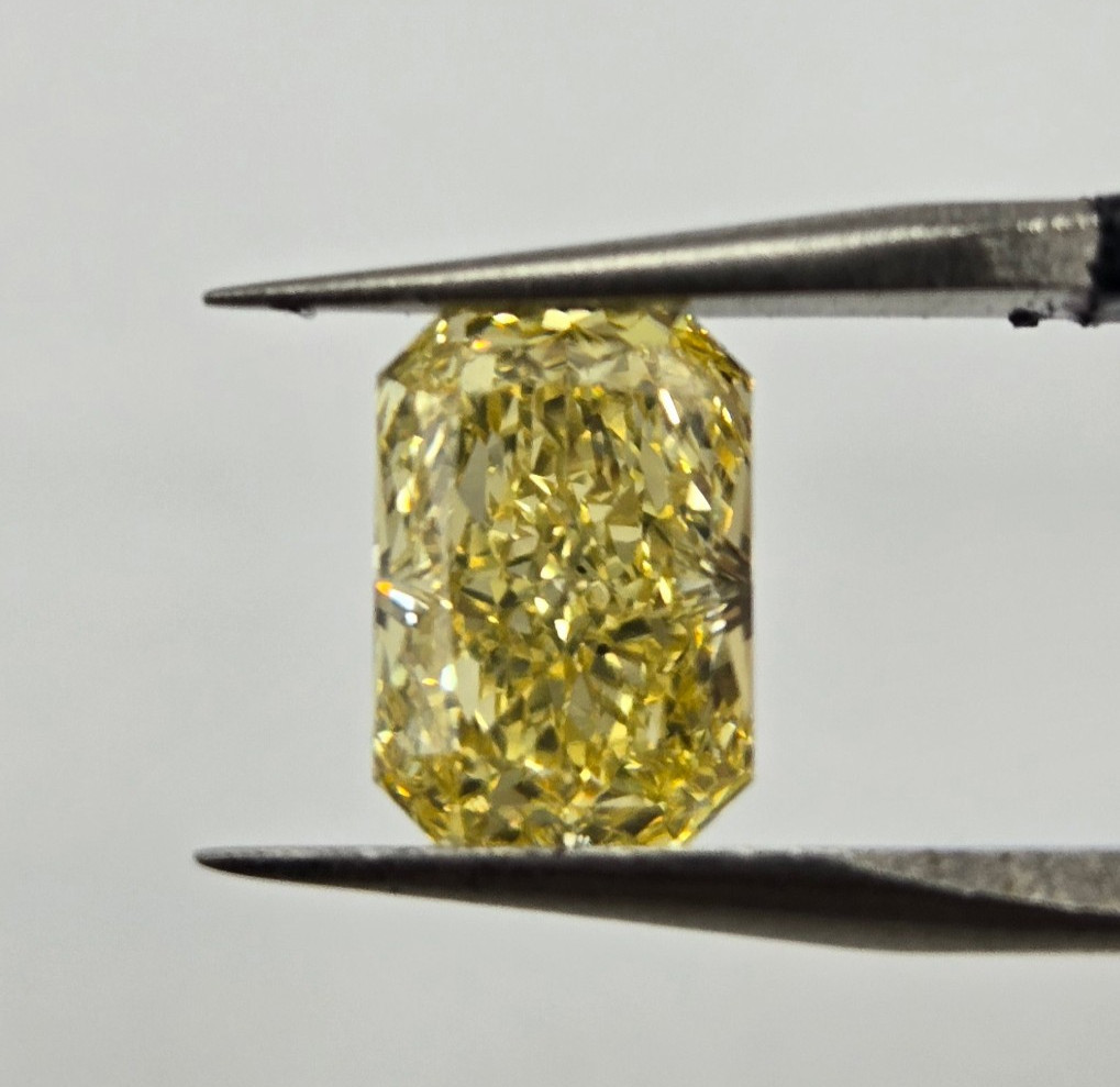 IGI 1.45CT Fancy Intense Yellow VS1 Lab Diamond Rectangular Mod. Brilliant Cut