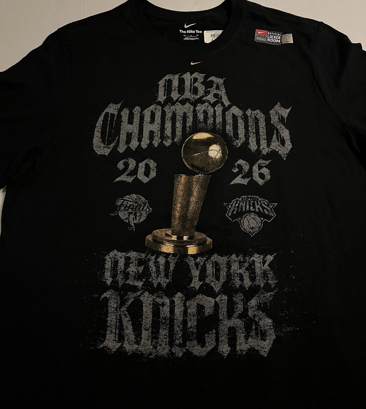 NWT Nike New York Knicks 2026 NBA Champions Trophy Locker Room T-Shirt XL Black NWT Nike New York Knicks 2026 NBA Champions Trophy Locker Room T-Shirt XL Black