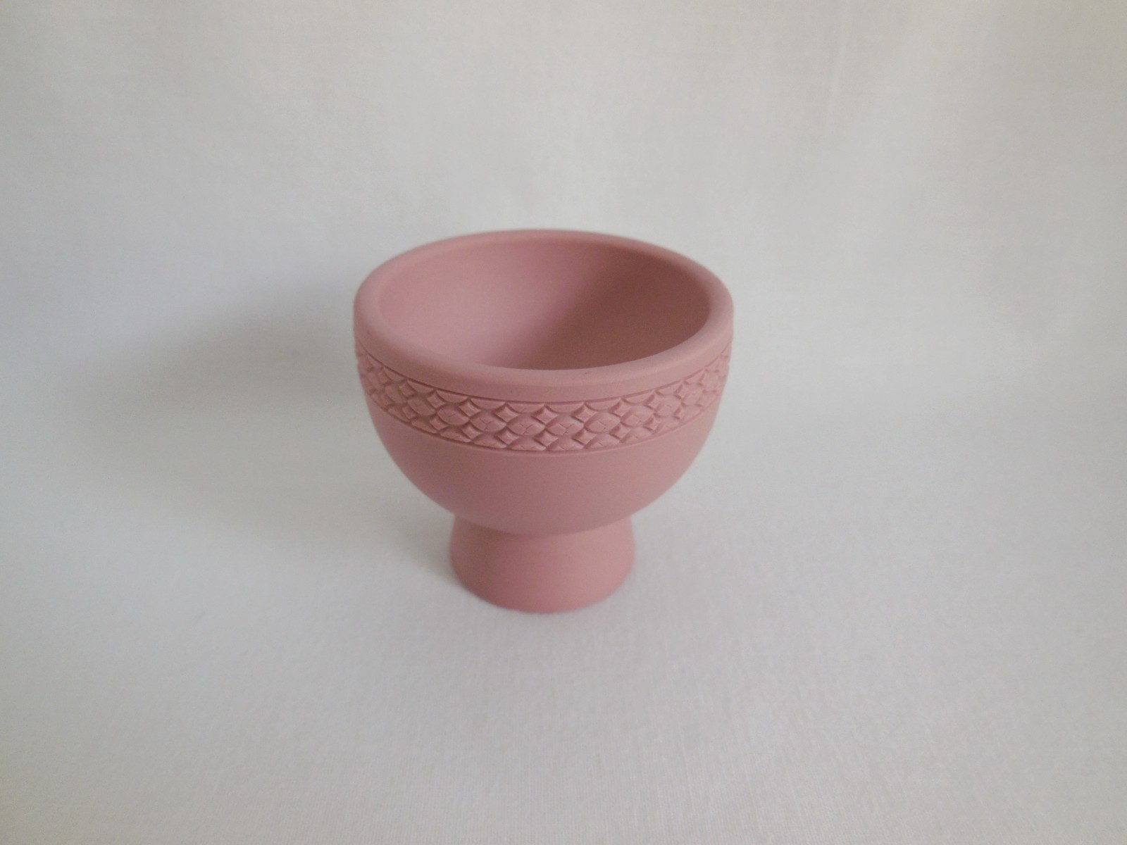 Unusual Wedgwood Solid Pink Jasperware Small Pedestal Bowl / Sake Cup / Egg Cup Unusual Wedgwood Solid Pink Jasperware Small Pedestal Bowl / Sake Cup / Egg Cup