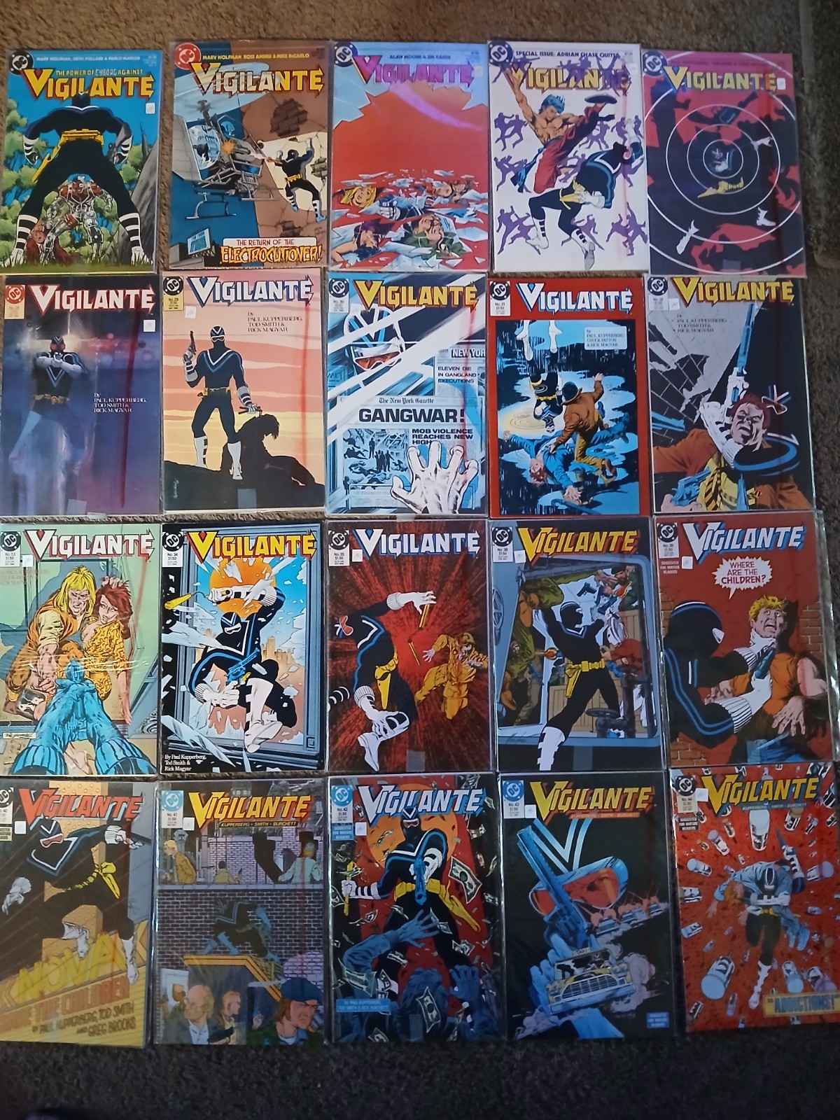 VIGILANTE Lot of 20 #3,8 18-20 28-35 38-44 Ann 2 DC COMIC 1983 VIGILANTE Lot of 20 #3,8 18-20 28-35 38-44 Ann 2 DC COMIC 1983