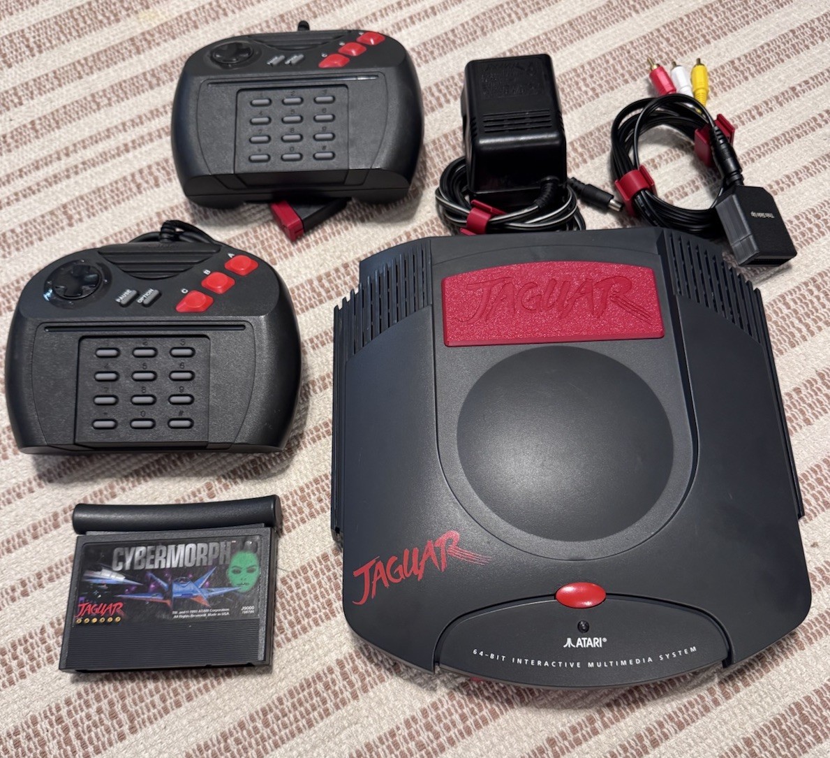 Atari Jaguar - 2 Controllers - Cybermorph Game Atari Jaguar - 2 Controllers - Cybermorph Game