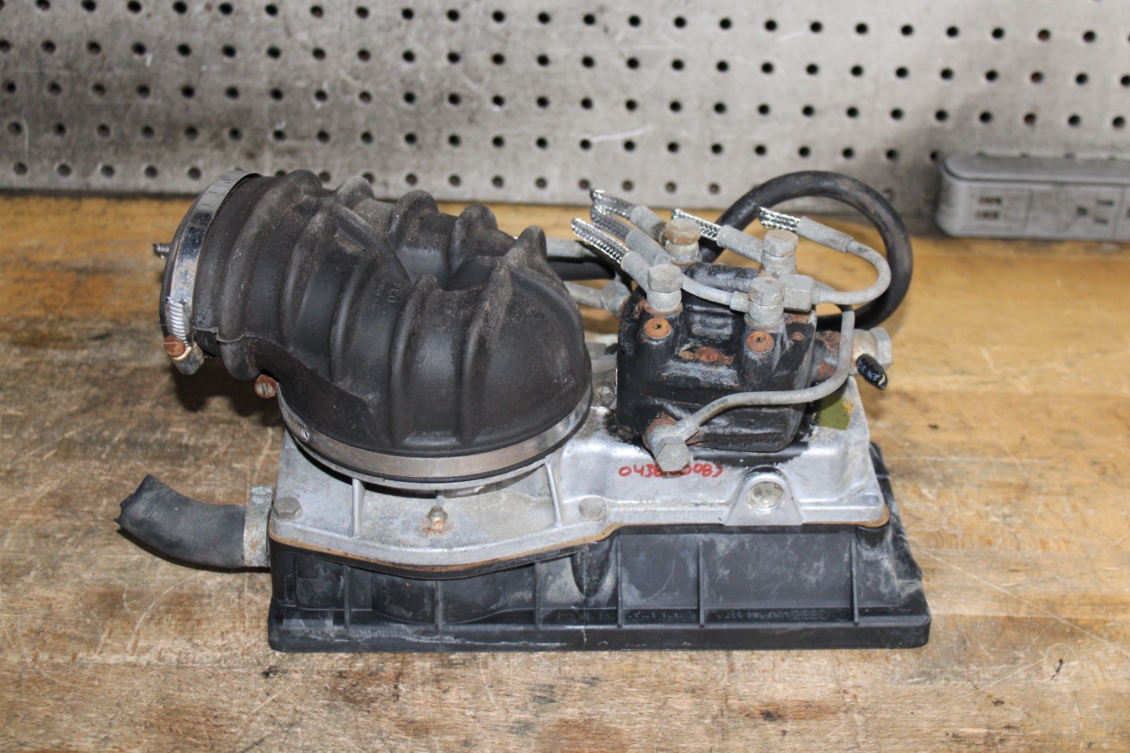 1981 vw fuel distributor Bosch  0438100083 0438120130