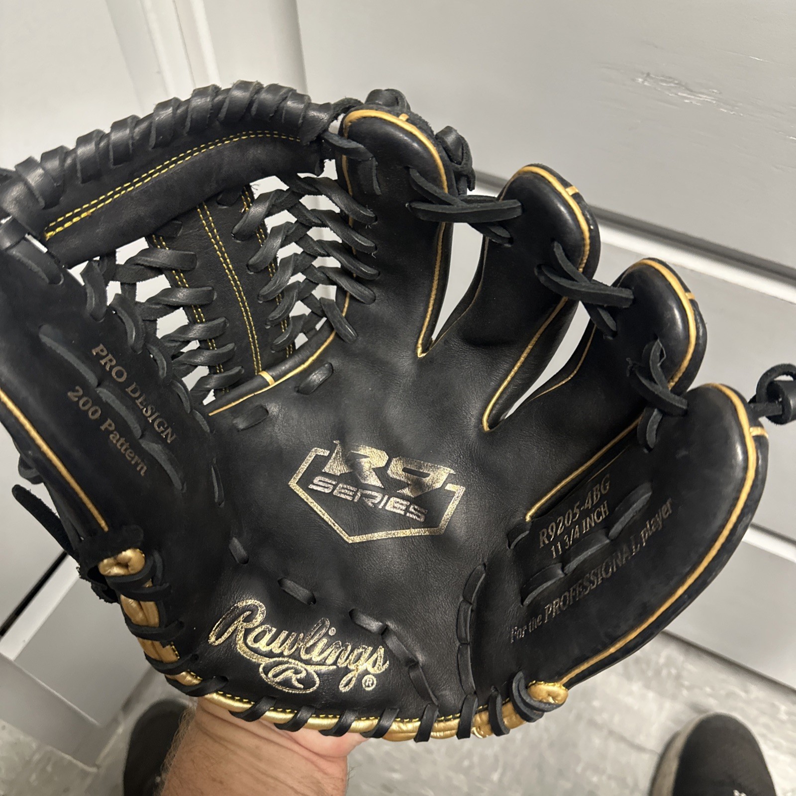 Rawlings R9 Series 11 3/4 Infield Glove RHT R9205-4BSG Black Gold Binding