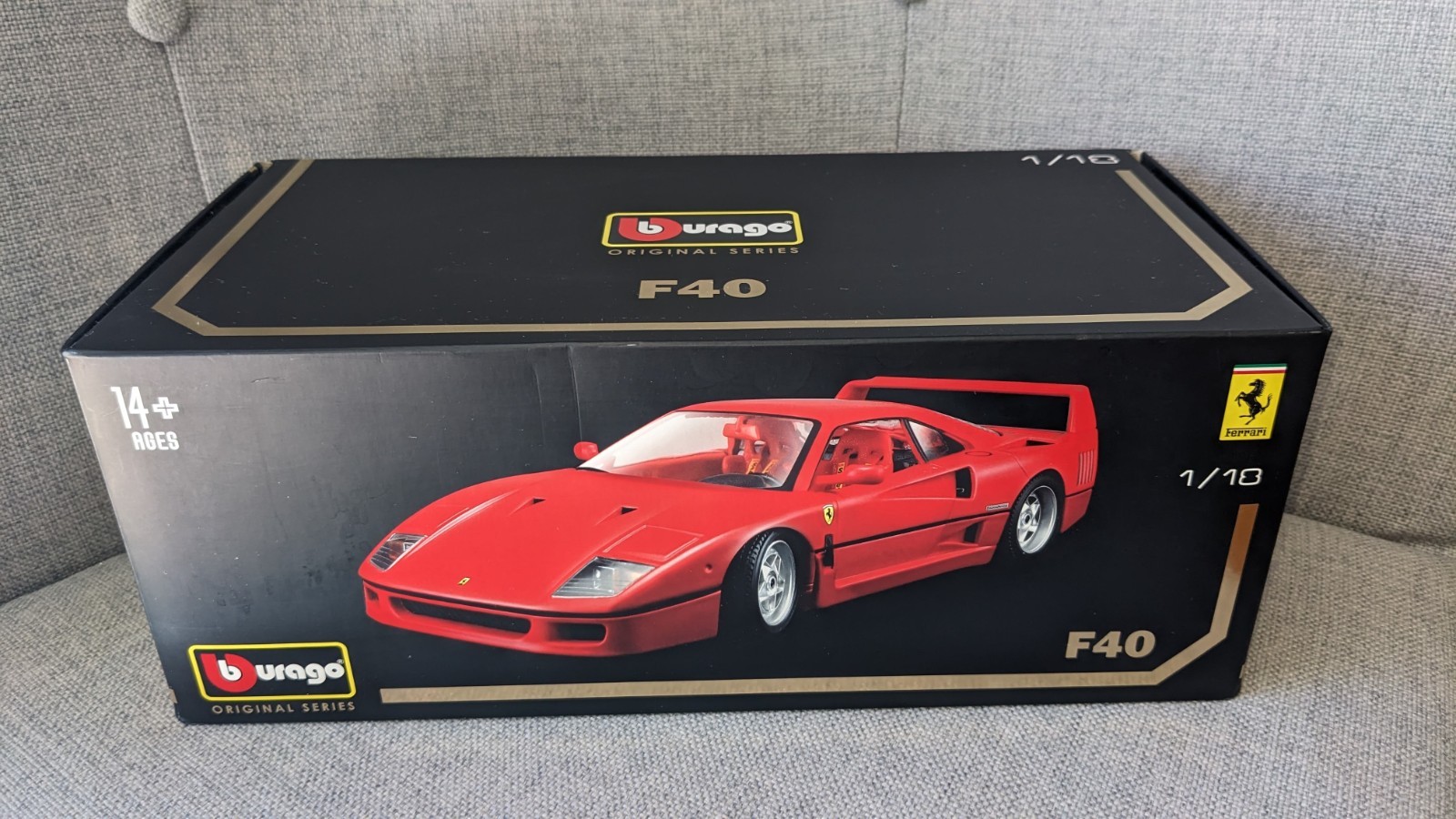 Bburago 1987 Ferrari F40 Original Series 18-16601 Rosso Corsa Rare New