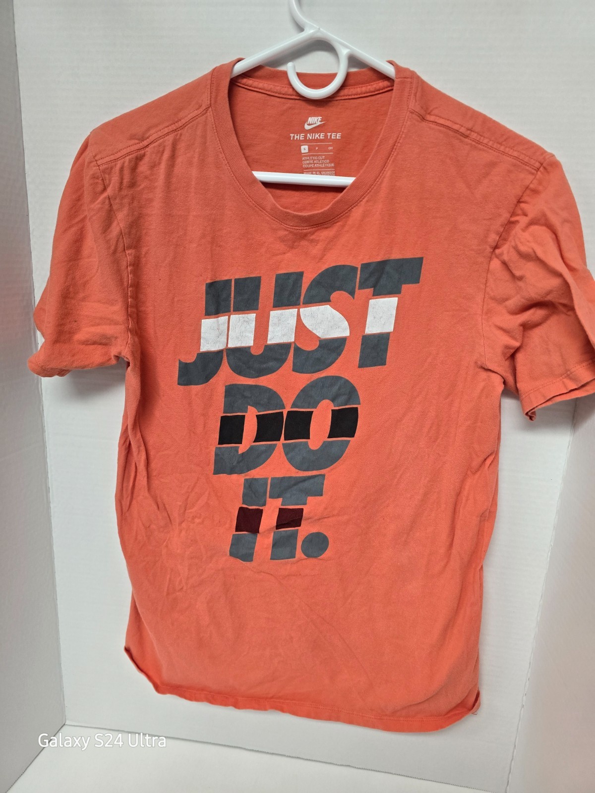 Nike orange JUST DO IT shirt. Mens size small. Nike orange JUST DO IT shirt. Mens size small.