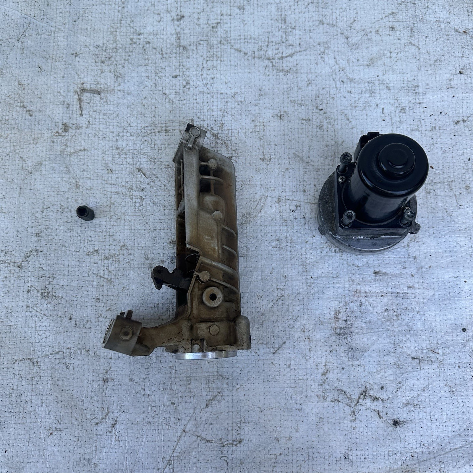 2011-2015 Infiniti QX56 QX80 V8 5.6L Driver Left Valve Timing Actuator Set OEM