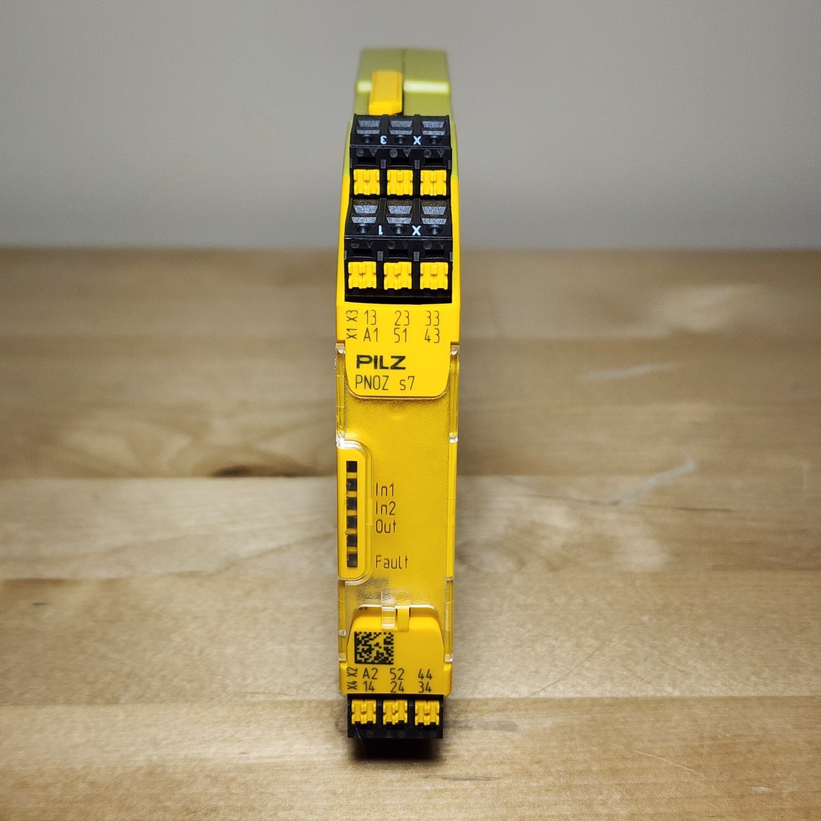 Pilz 751107 PNOZ s7 C Safety Relay 24VDC Expansion Module 4NO 1NC Pilz 751107 PNOZ s7 C Safety Relay 24VDC Expansion Module 4NO 1NC