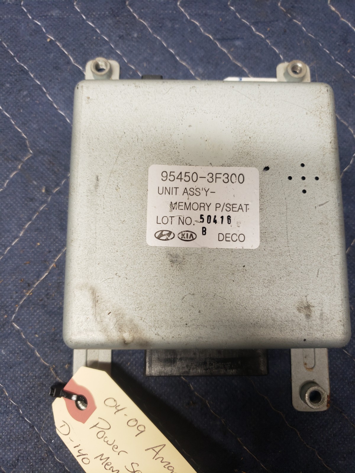 2006 year Kia Opirus Seat Memory Control Unit-Ecu 95450-3F300 Genuine 3.5 2006 year Kia Opirus Seat Memory Control Unit-Ecu 95450-3F300 Genuine 3.5