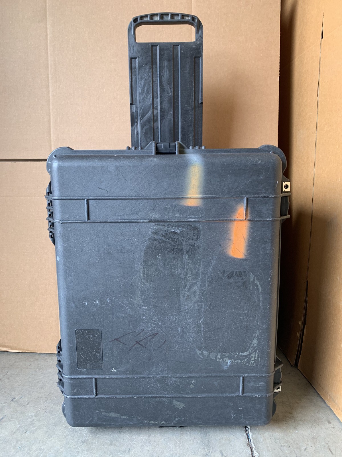 Pelican 1610 Protector Case | 24.83 x 19.69 x 11.88