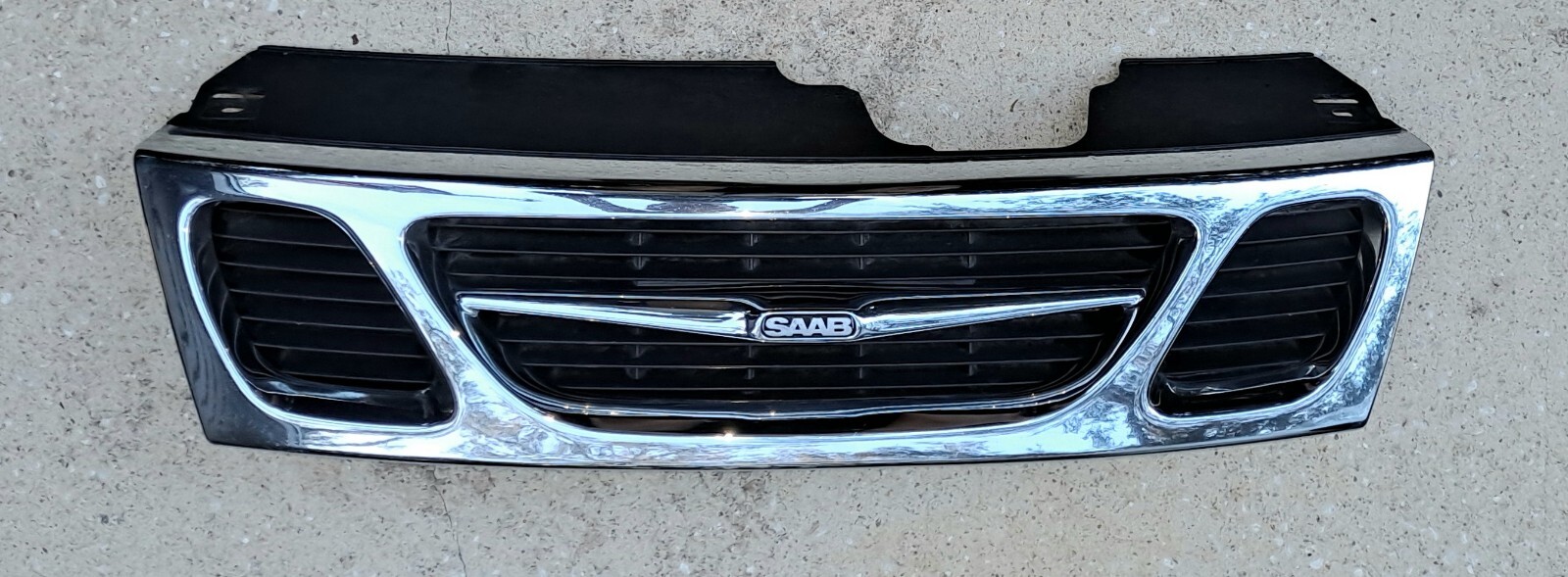 c 1999-2001 Saab 9-5 Upper Front Grille Complete Chrome & Black c 1999-2001 Saab 9-5 Upper Front Grille Complete Chrome & Black