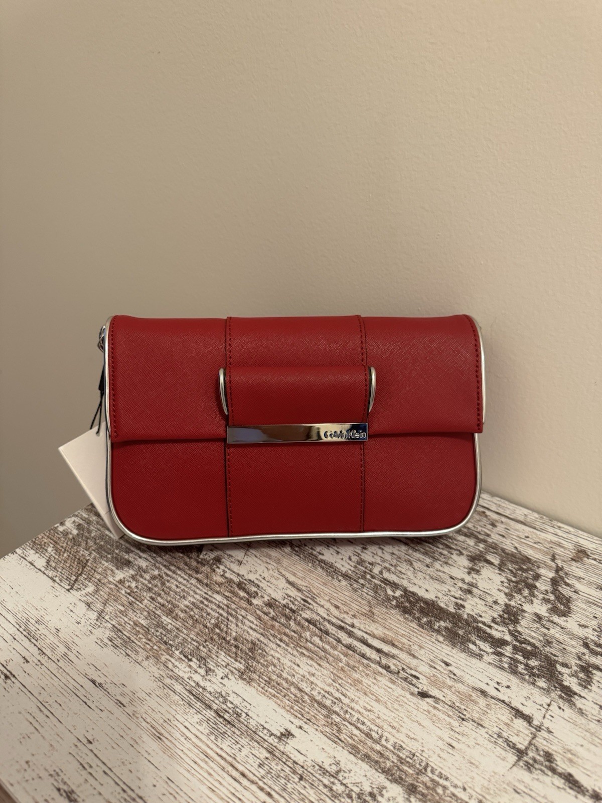CALVIN KLEIN RED SAFFIANO LEATHER GIFTING DEMI SHOULDER BAG
