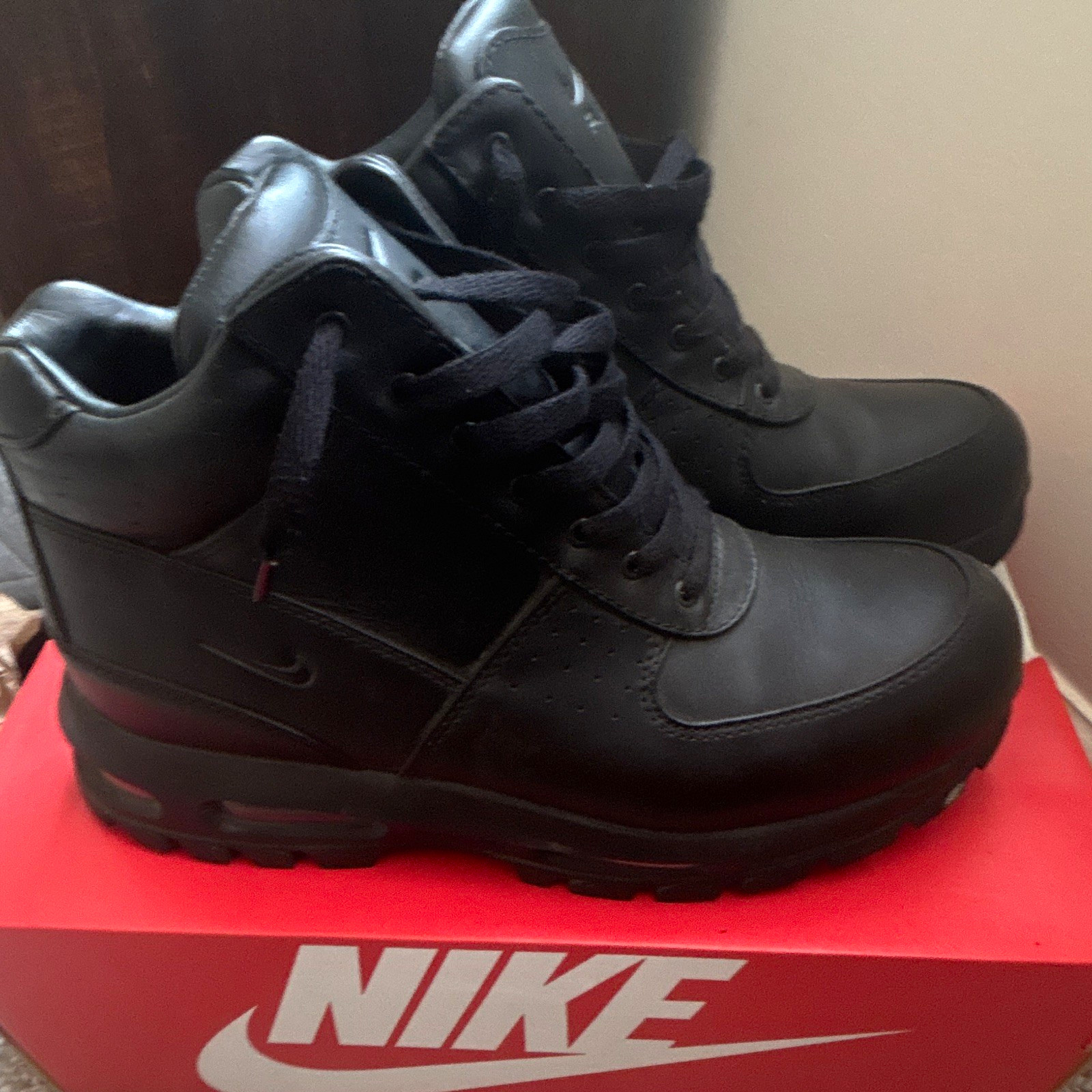 Nike ACG Men\'s Black Mid-Top Lace-Up Athletic Sneakers Rubber Sole Nike ACG Men\'s Black Mid-Top Lace-Up Athletic Sneakers Rubber Sole