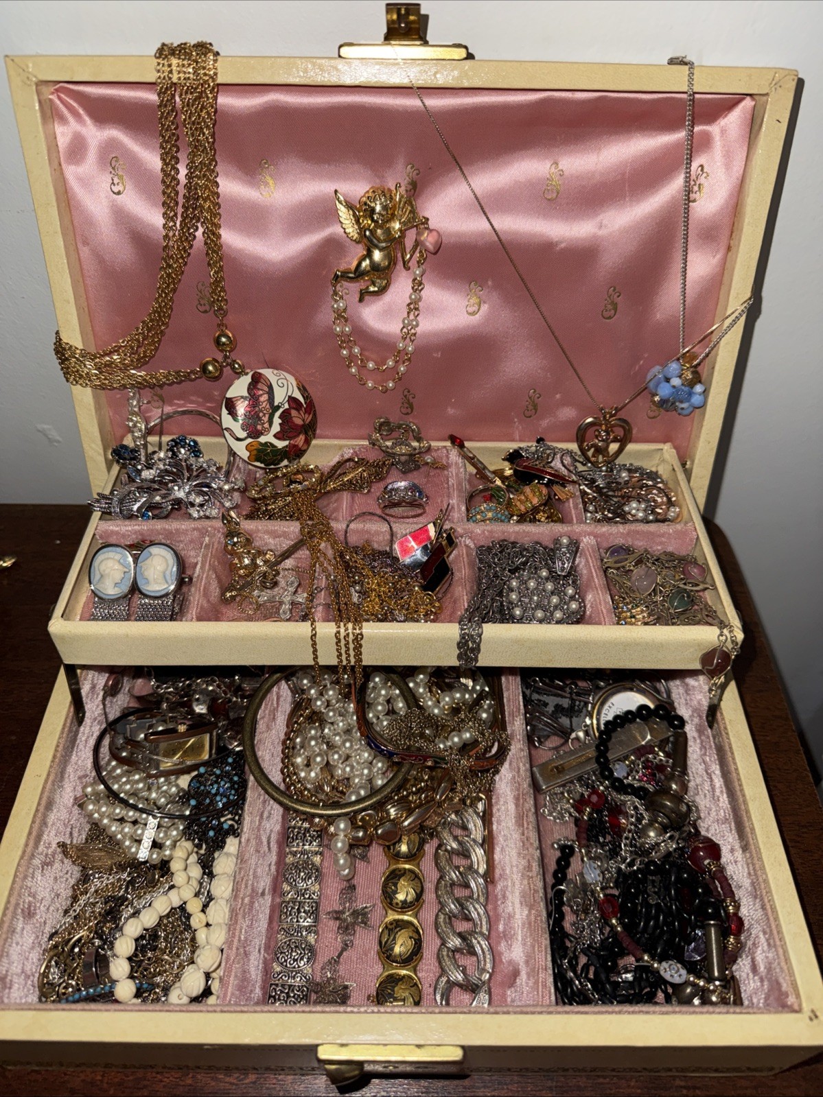 Vintage Jewelry Box Filled With Vintage Rings, Necklaces, Bracelets Etc