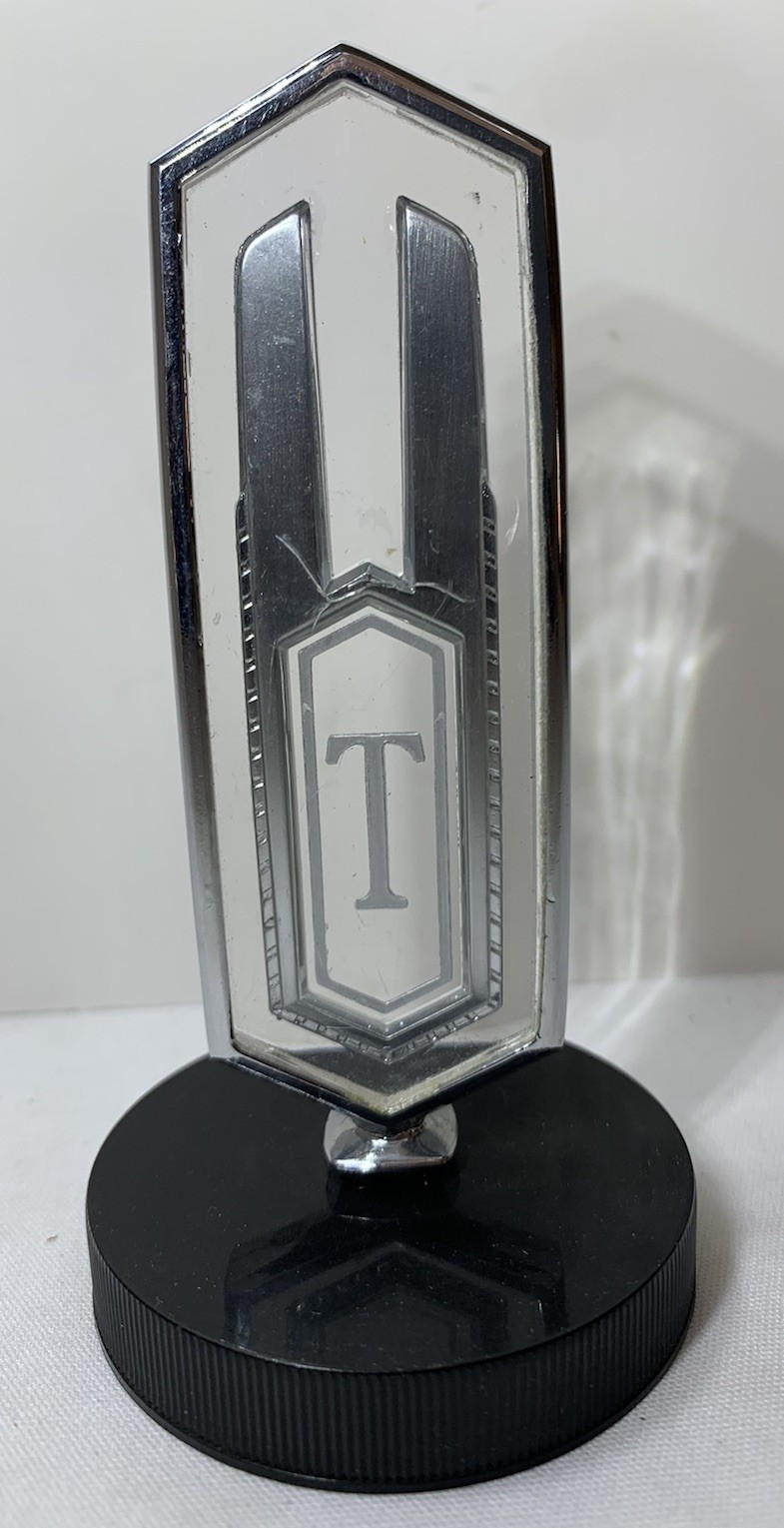 VINTAGE 1974 75 OLDSMOBILE TORNADO HOOD ORNAMENT PINS OEM GM ‘T’ VINTAGE 1974 75 OLDSMOBILE TORNADO HOOD ORNAMENT PINS OEM GM ‘T’