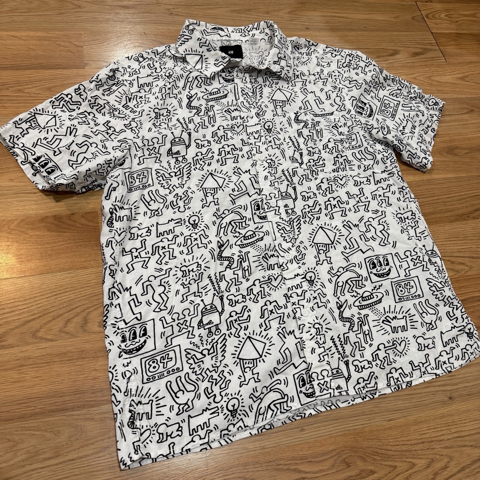 H&M Keith Haring Shirt White Graphic Print Button Up Short Sleeve Men’s Medium H&M Keith Haring Shirt White Graphic Print Button Up Short Sleeve Men’s Medium