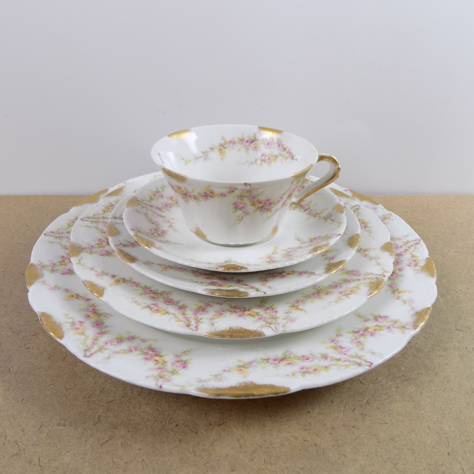Theodore Haviland Limoges Schleiger 145-2 Place Setting VGC France Cup Saucer