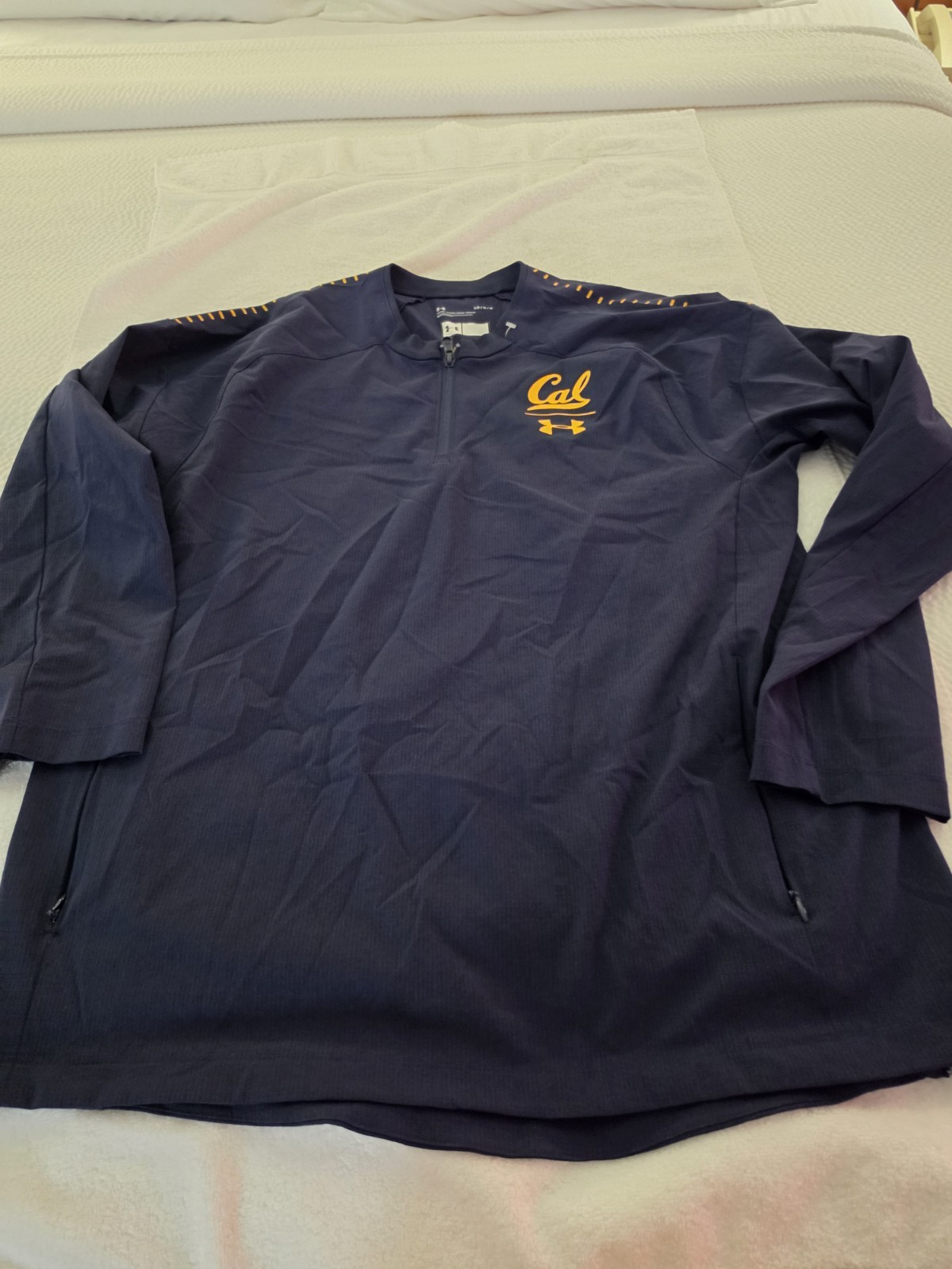 UC BERKELEY/CAL BEARS PERFORMANCE SWEATER - LARGE - UNDER ARMOUR- THROWBACK UC BERKELEY/CAL BEARS PERFORMANCE SWEATER - LARGE - UNDER ARMOUR- THROWBACK