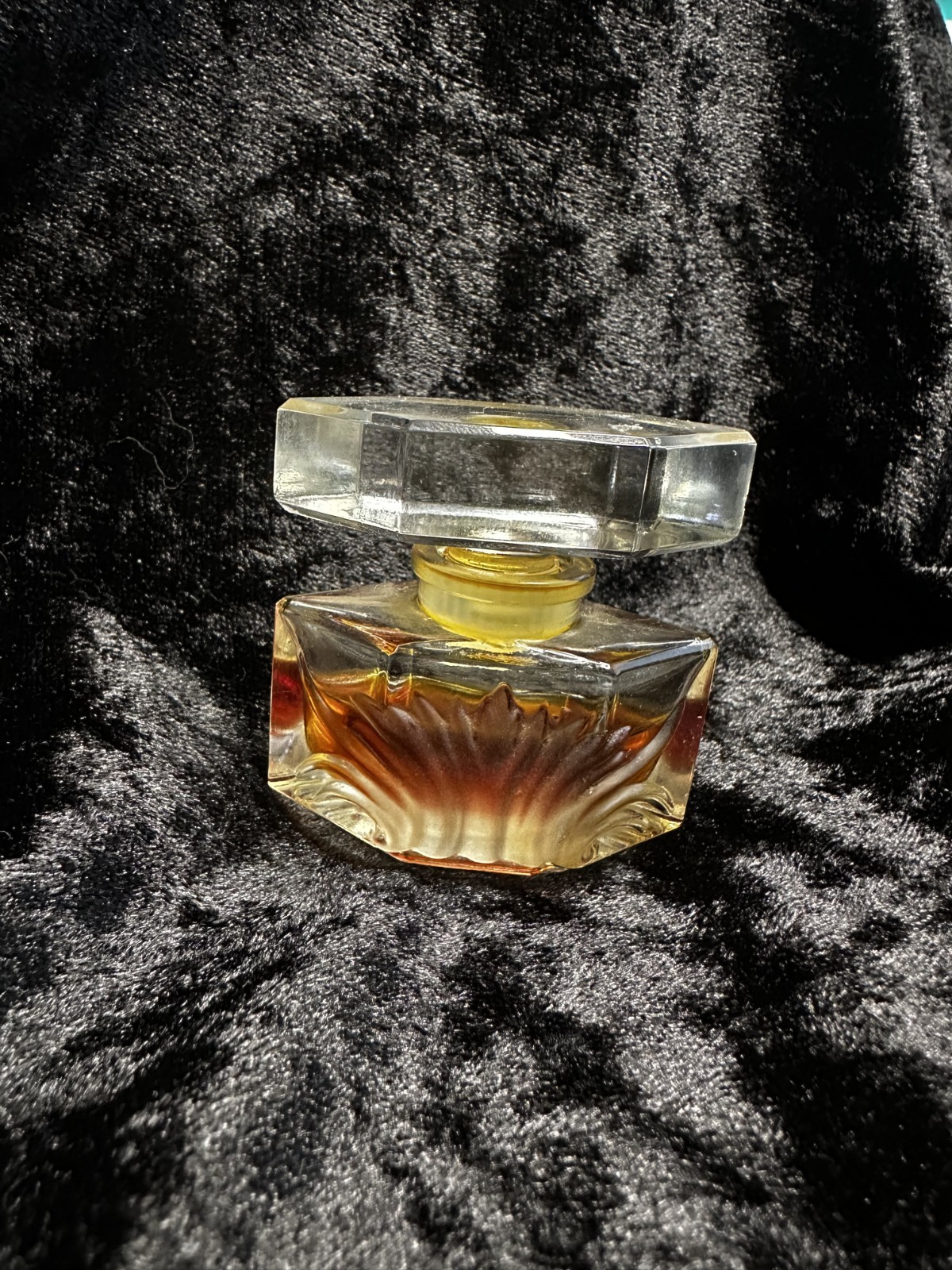 Vintage CAESARS WOMAN EXTRAVAGANT Perfume /Parfum Splash FRANCE 1 oz RARE Vtg Vintage CAESARS WOMAN EXTRAVAGANT Perfume /Parfum Splash FRANCE 1 oz RARE Vtg