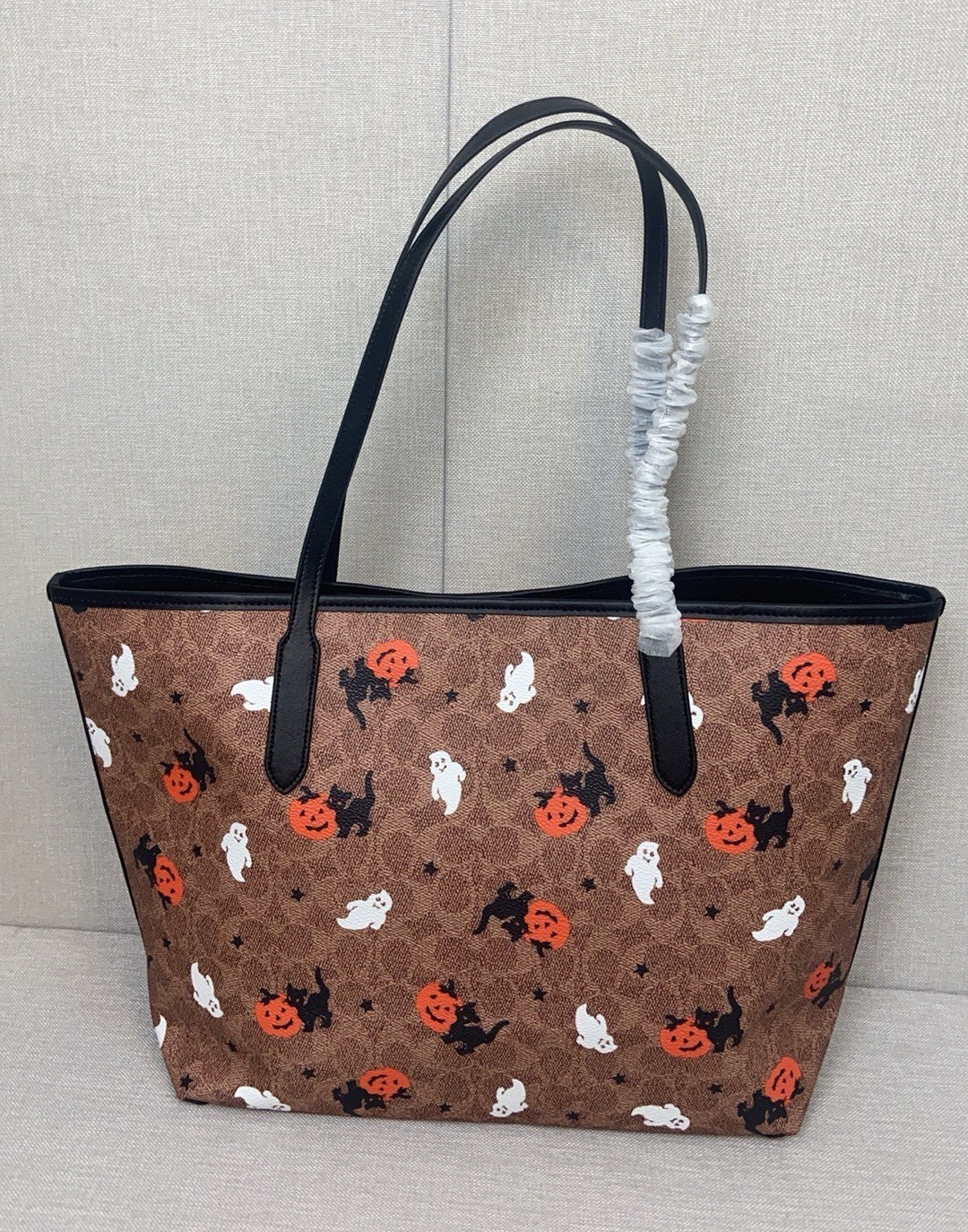 CW450 City Tote in Signature  Halloween New Outlet
