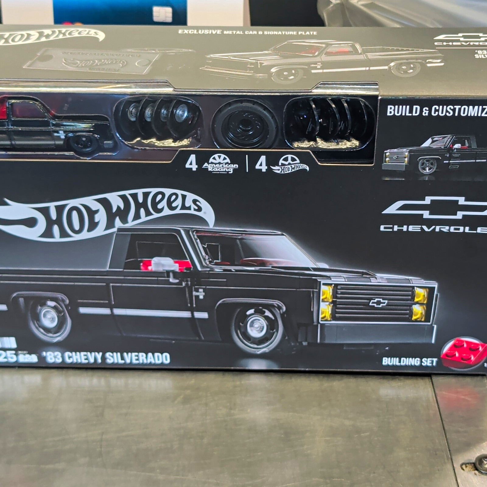 Mattel Brick Shop Hot Wheels '83 Chevy Silverado Building Set 325pc HRV32 Mattel Brick Shop Hot Wheels '83 Chevy Silverado Building Set 325pc HRV32