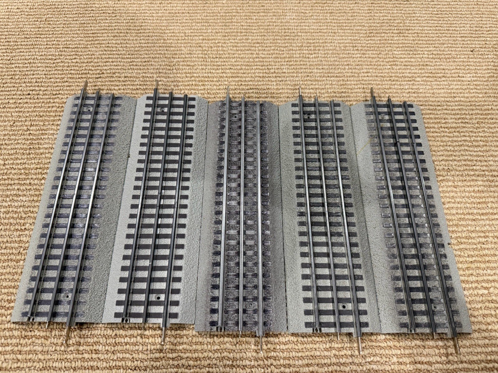LIONEL FASTRACK O GAUGE 10\'\' STRAIGHT TRACK - LOT OF 5 LIONEL FASTRACK O GAUGE 10\'\' STRAIGHT TRACK - LOT OF 5