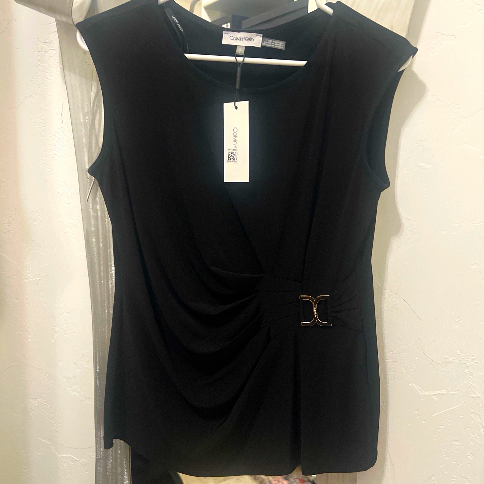 Calvin Klein Women\'s Black Sleeveless V-Neck Blouse Logo Accent Pullover S Calvin Klein Women\'s Black Sleeveless V-Neck Blouse Logo Accent Pullover S