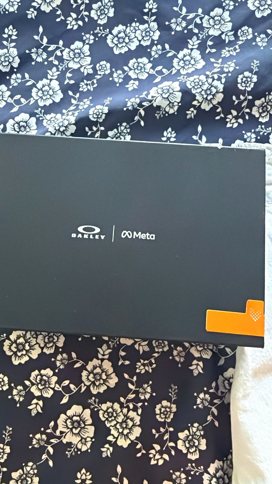 Oakley x meta glasses.  Never used and still in its original packaging