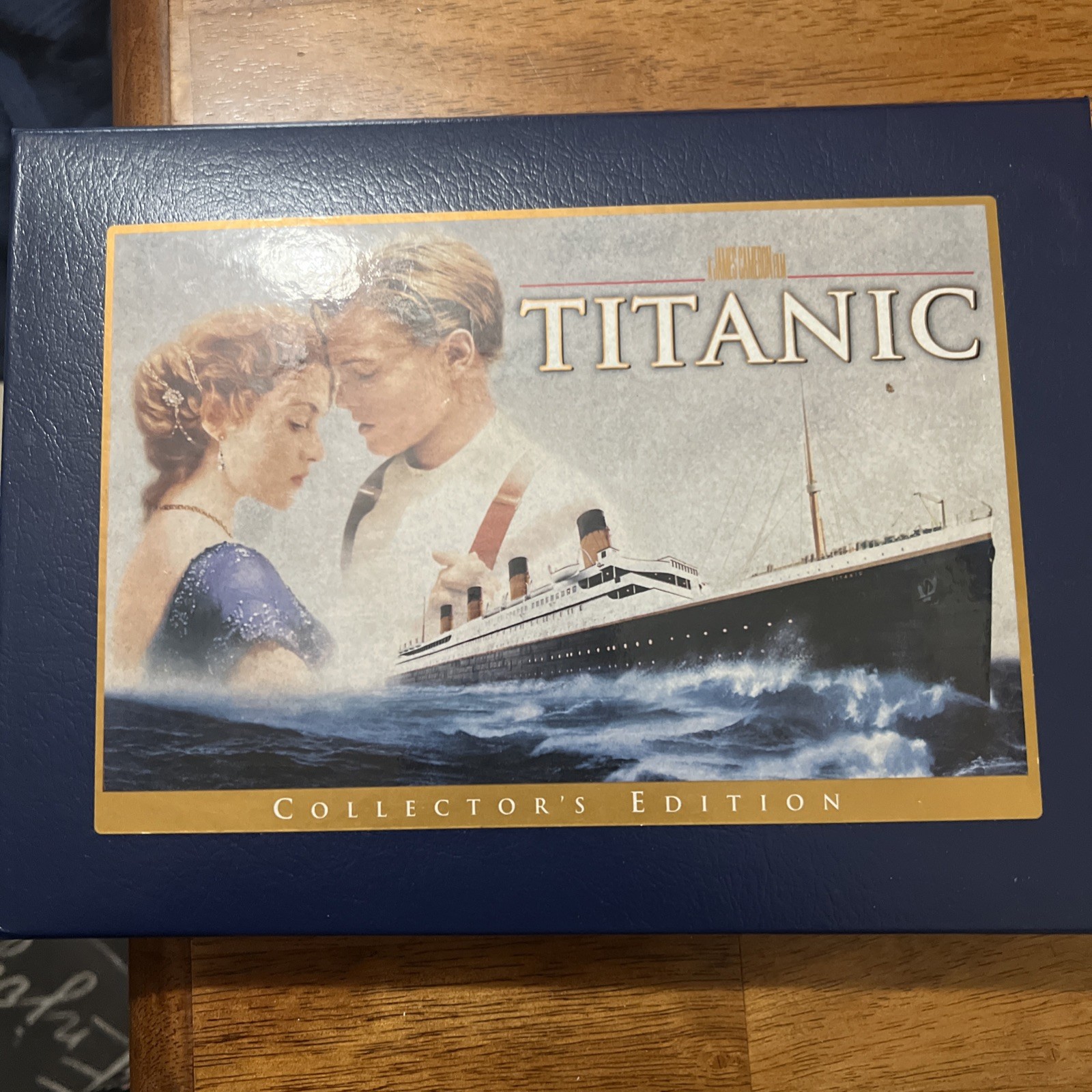 James Cameron\'s Titanic Collector\'s Edition VHS Box Set - Great condition James Cameron\'s Titanic Collector\'s Edition VHS Box Set - Great condition