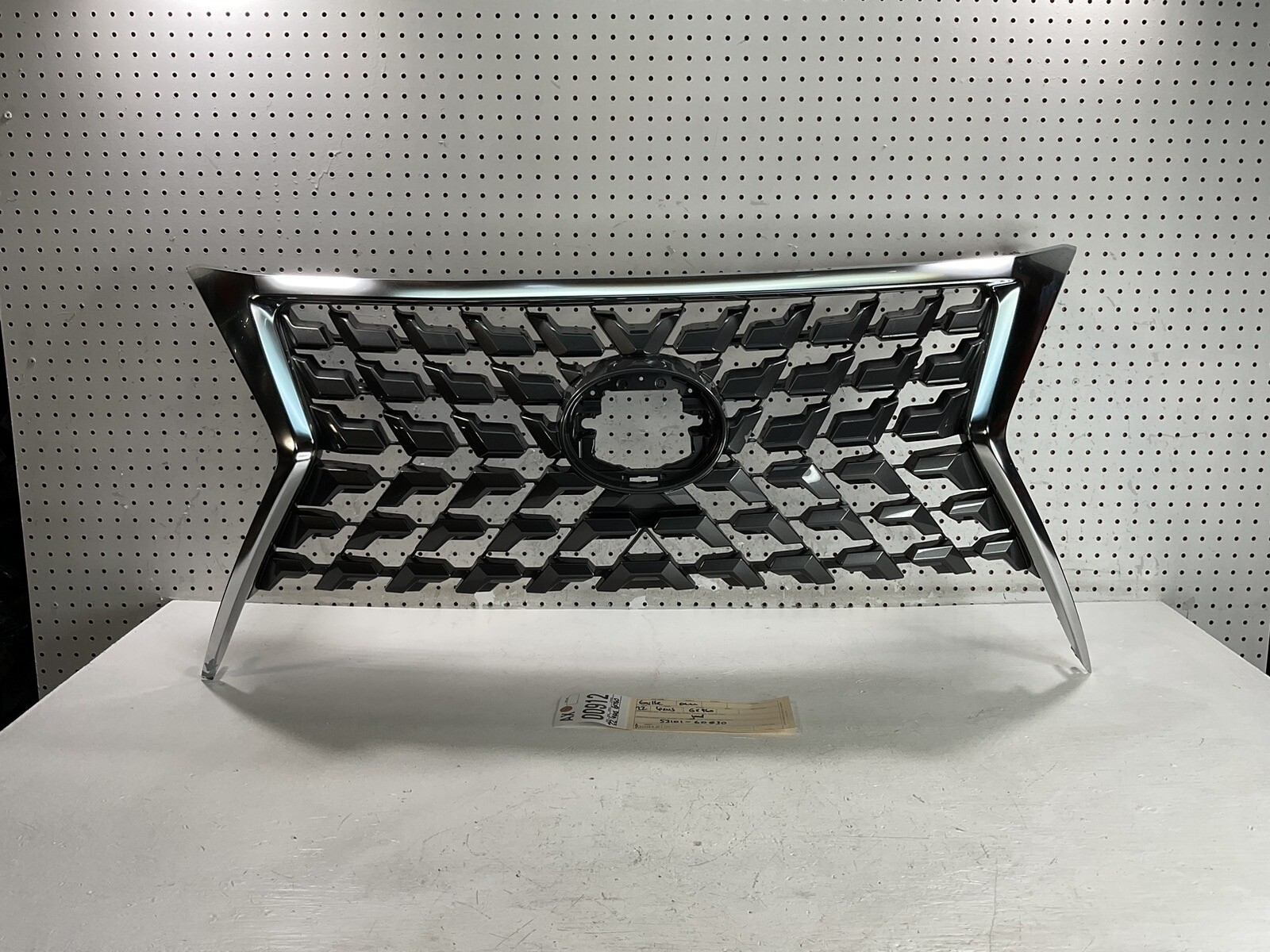 2019 2020 2021 2022 LEXUS GX GX460 GRILLE OEM NO SHIPPING 2019 2020 2021 2022 LEXUS GX GX460 GRILLE OEM NO SHIPPING