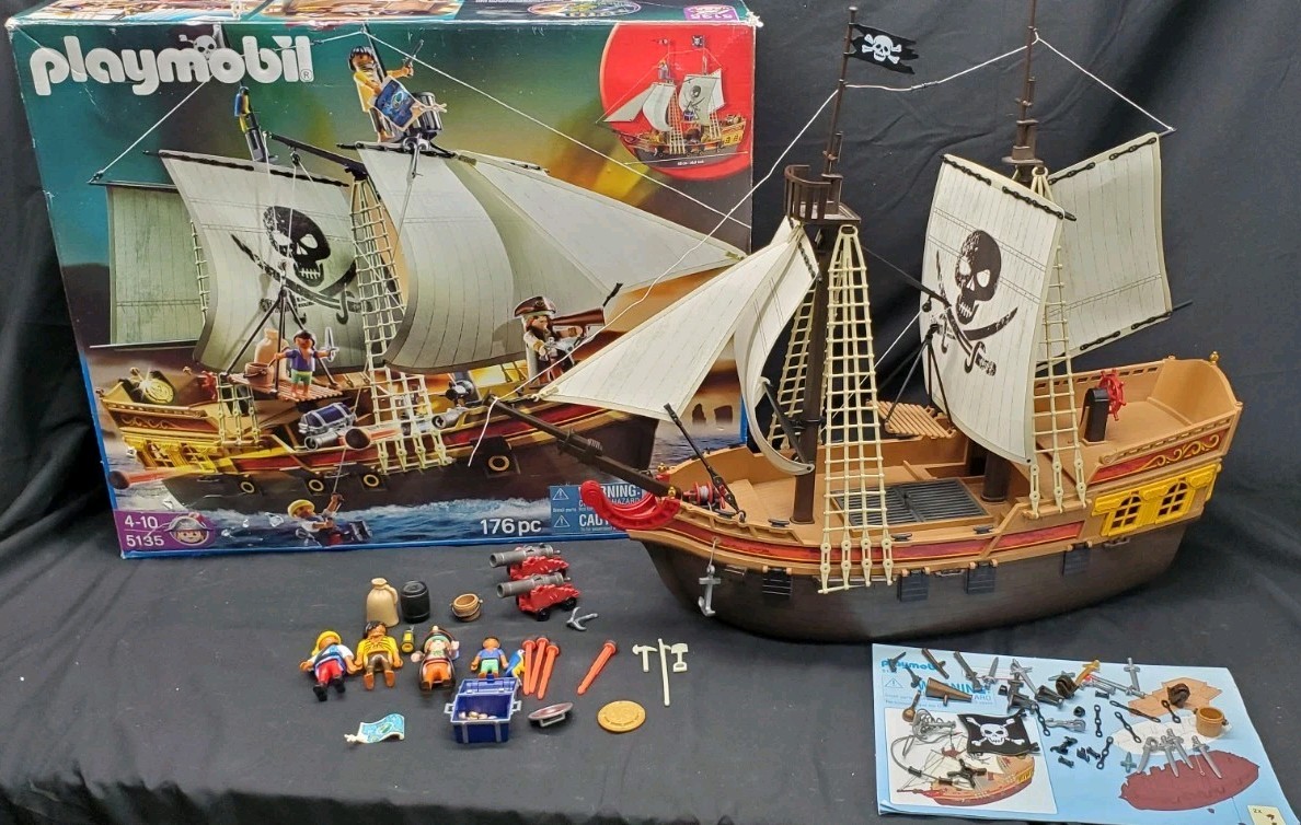 Playmobil 5135 Large Pirate Ship - 99% Complete w/ Box All 4 Cannon Darts & Figs