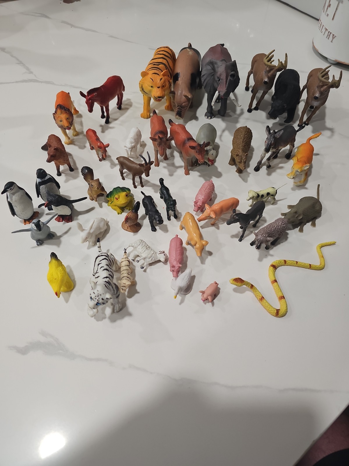 Lot Of 40+ Animal Figures Mixed Brands, Safari, Tree House, Bear, Elephant, Vtg Lot Of 40+ Animal Figures Mixed Brands, Safari, Tree House, Bear, Elephant, Vtg