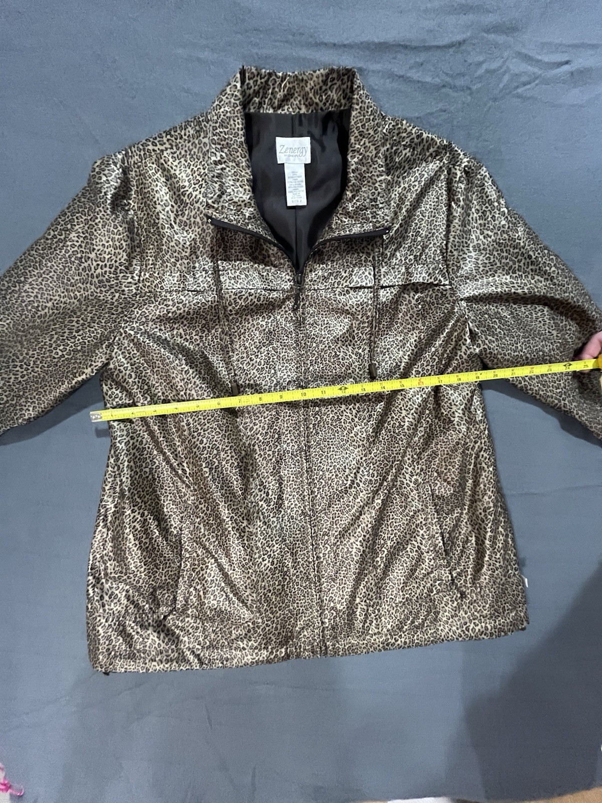 Chico\'s Zenergy Size 2 Animal Print Full Zip Jacket Chico\'s Zenergy Size 2 Animal Print Full Zip Jacket