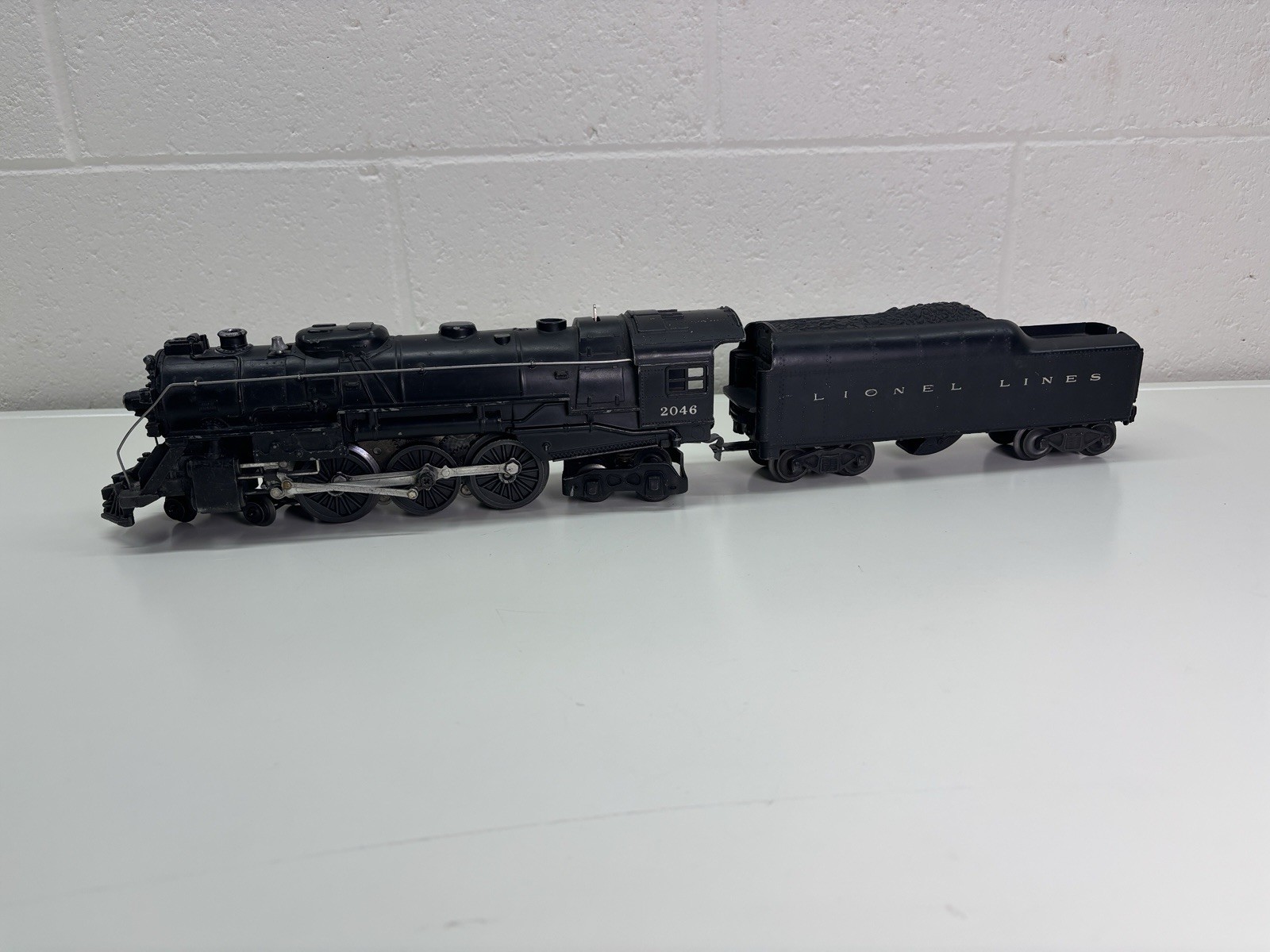 Lionel 2046 Hudson Steam Locomotive w/ 2046W Whistle Tender Postwar O Gauge