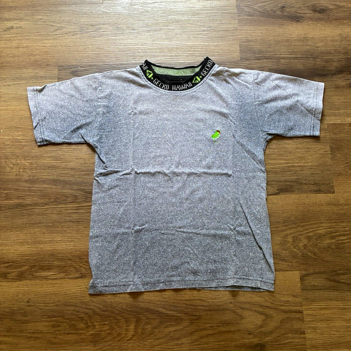 Vintage Gecko Hawaii Boys 10-12 Gray Cotton Short Sleeve Faded T-Shirt Vintage Gecko Hawaii Boys 10-12 Gray Cotton Short Sleeve Faded T-Shirt
