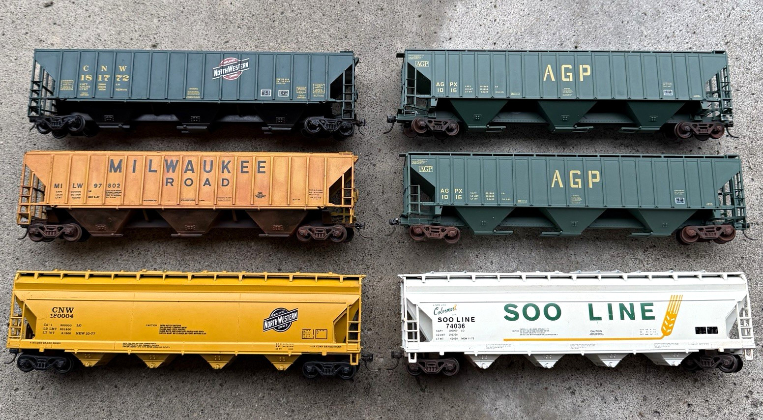 HO Gauge Covered Hopper Freight Cars Lot - CNW, AGP, Milwaukee Road, Soo Line HO Gauge Covered Hopper Freight Cars Lot - CNW, AGP, Milwaukee Road, Soo Line