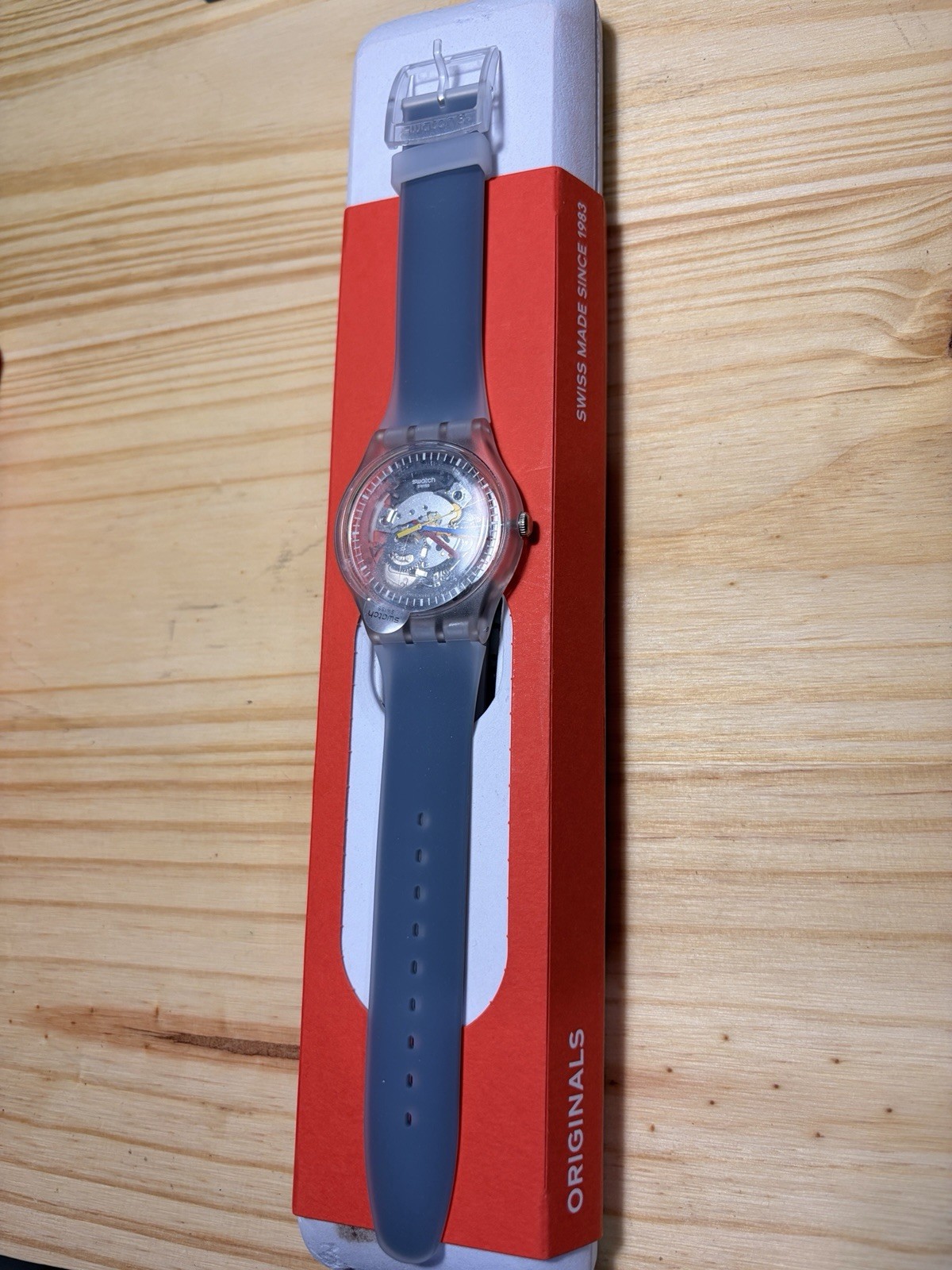 Swatch SUOK157 Clearly Black Watch Clear Case 41mm with Box Swatch SUOK157 Clearly Black Watch Clear Case 41mm with Box