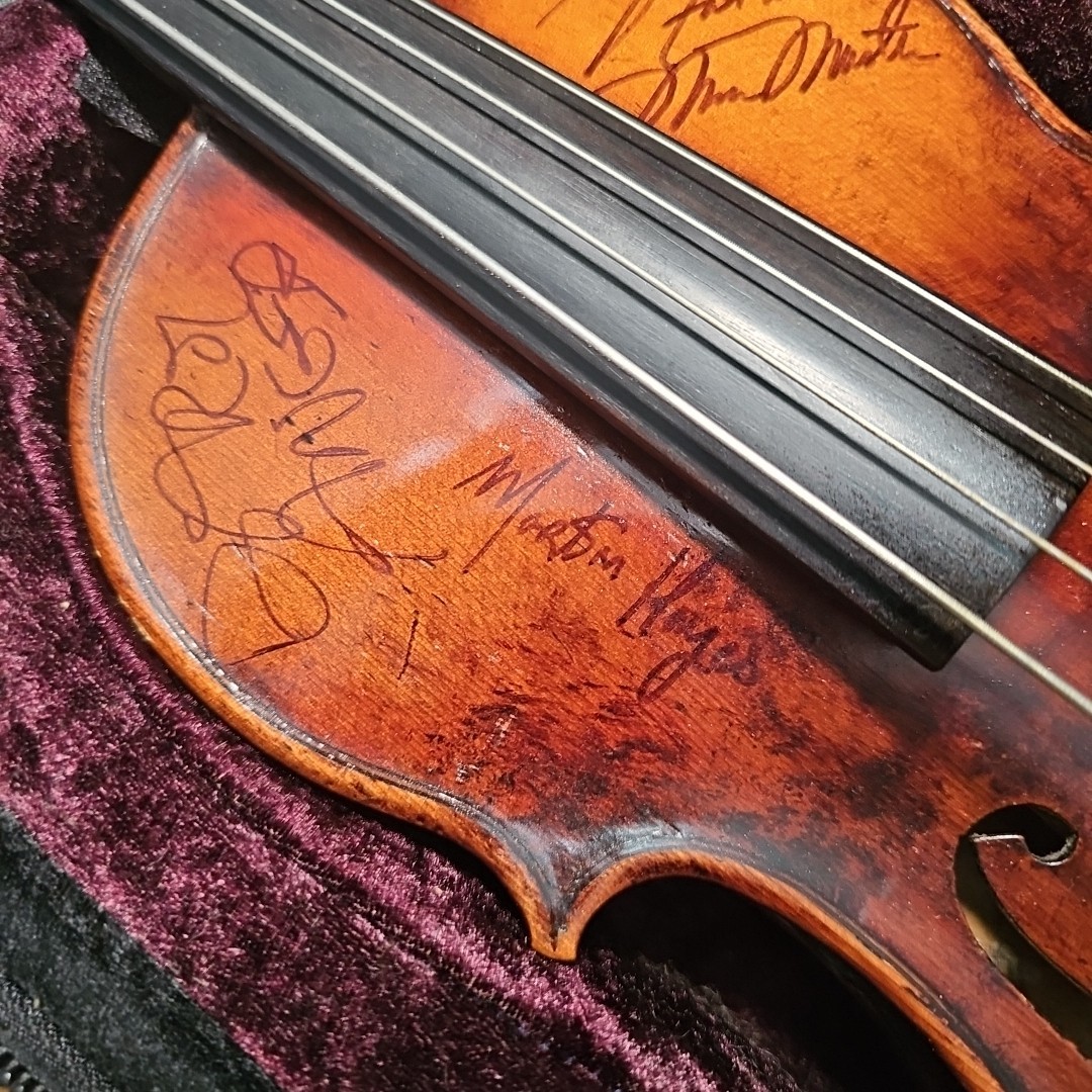 Autographed Fidler By 7 Known Artists, No Rod. Sean Keane,Mark O\'Connor & Others Autographed Fidler By 7 Known Artists, No Rod. Sean Keane,Mark O\'Connor & Others