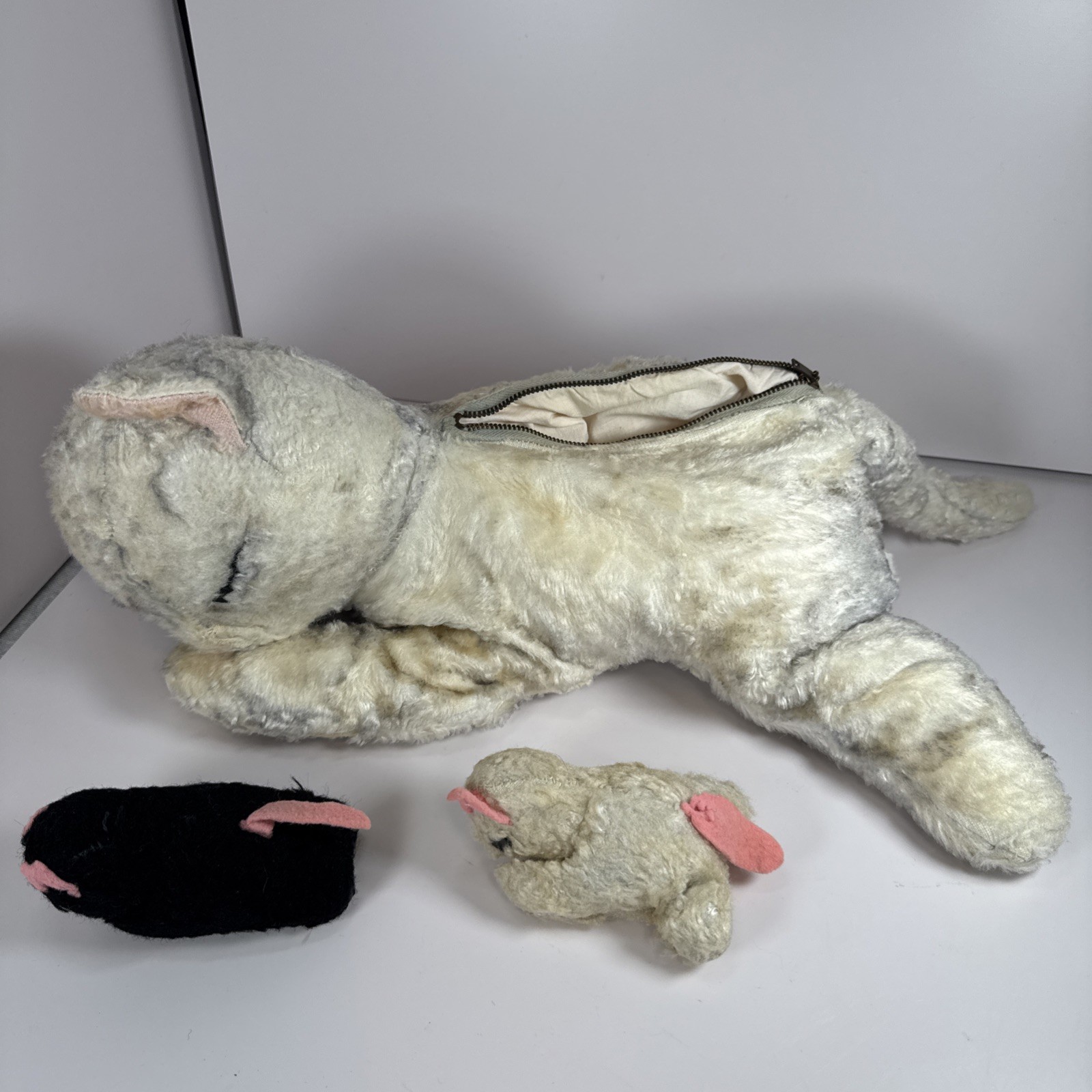 VTG Gund White Mama Cat Plush Sani Foam Toy with two kittens zipper back 1960s VTG Gund White Mama Cat Plush Sani Foam Toy with two kittens zipper back 1960s
